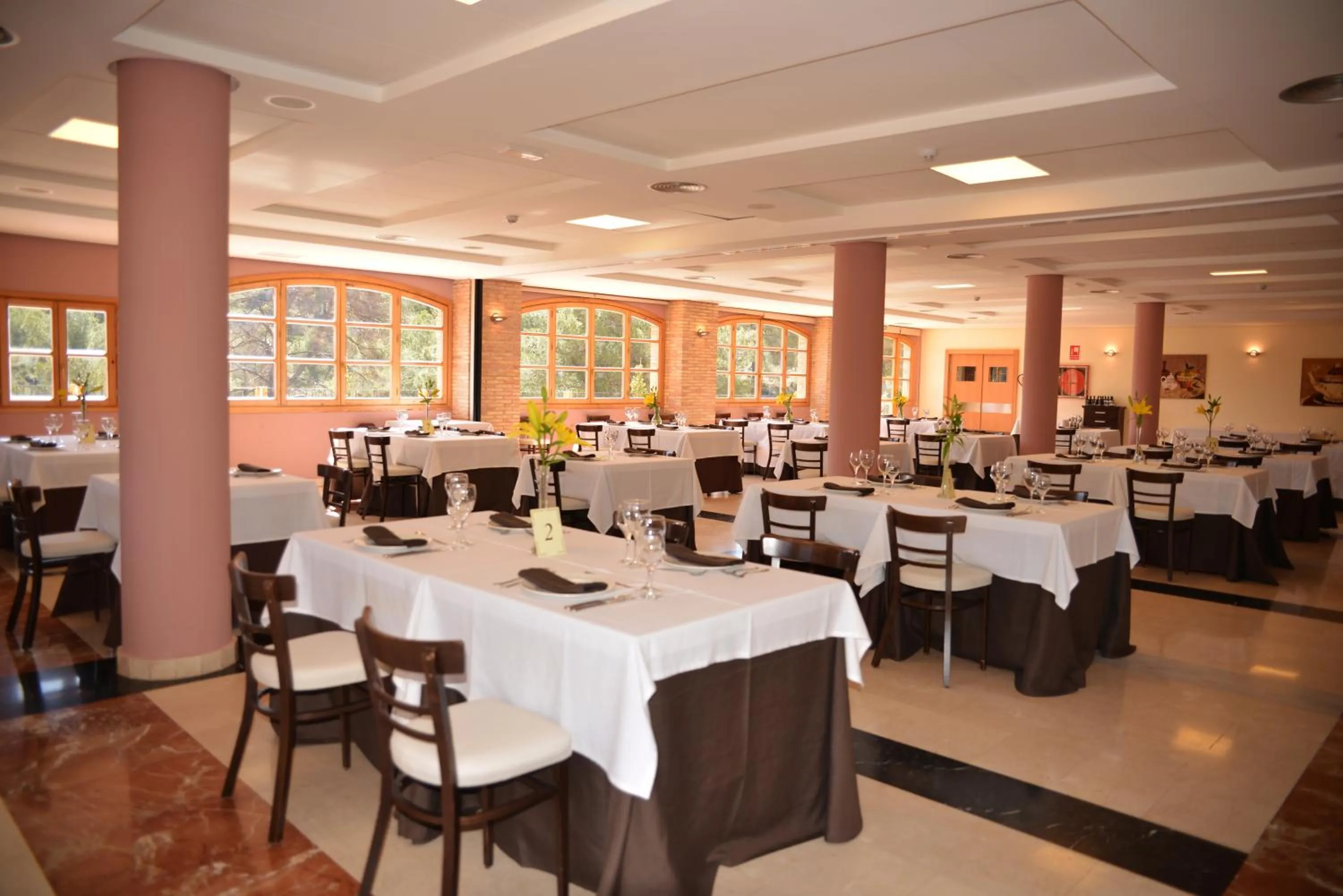 Restaurant/places to eat in Jardines de La Santa