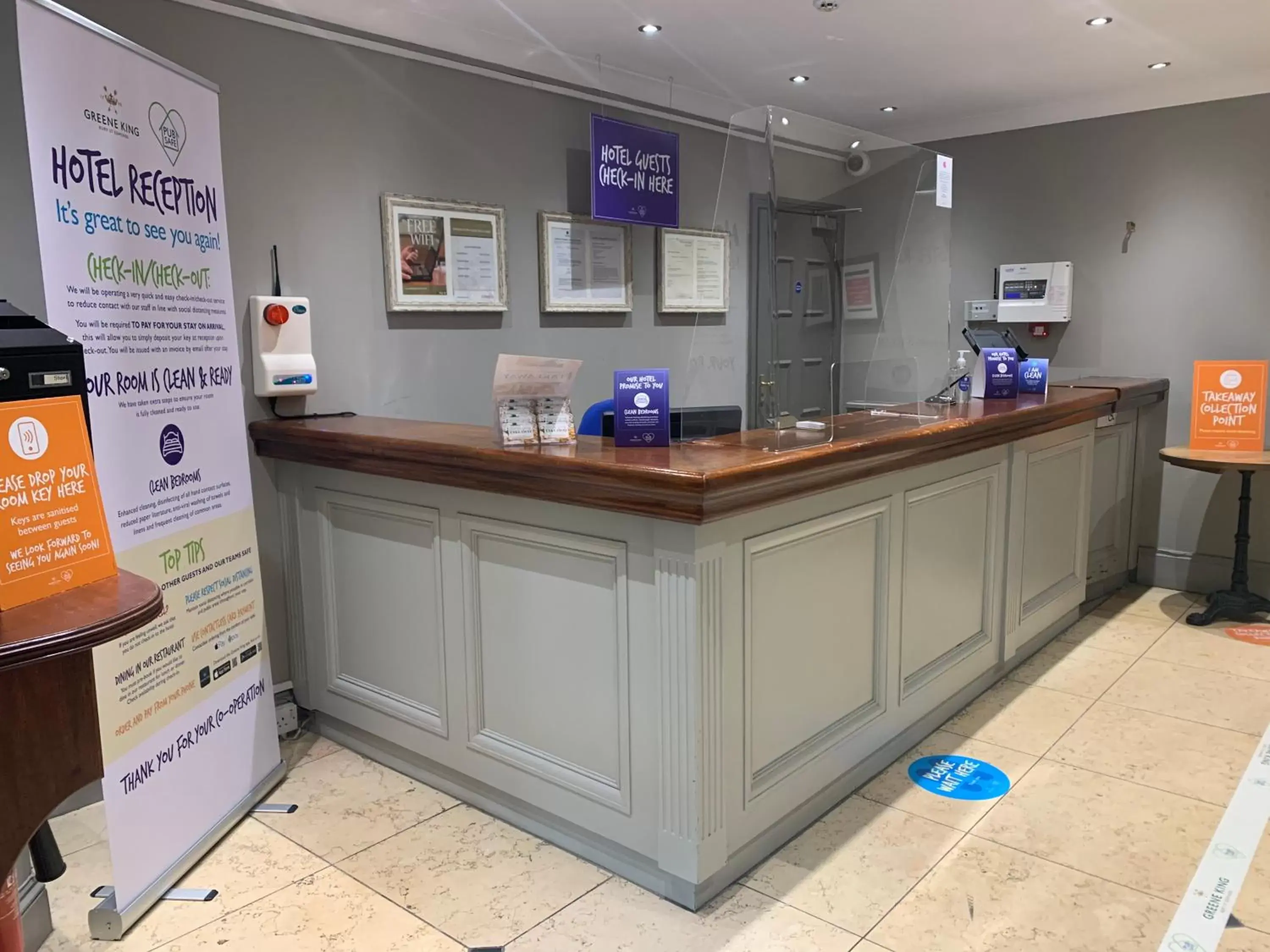 Lobby or reception in Cedars Inn by Greene King Inns Lobby or reception in Cedars Inn by Greene King Inns