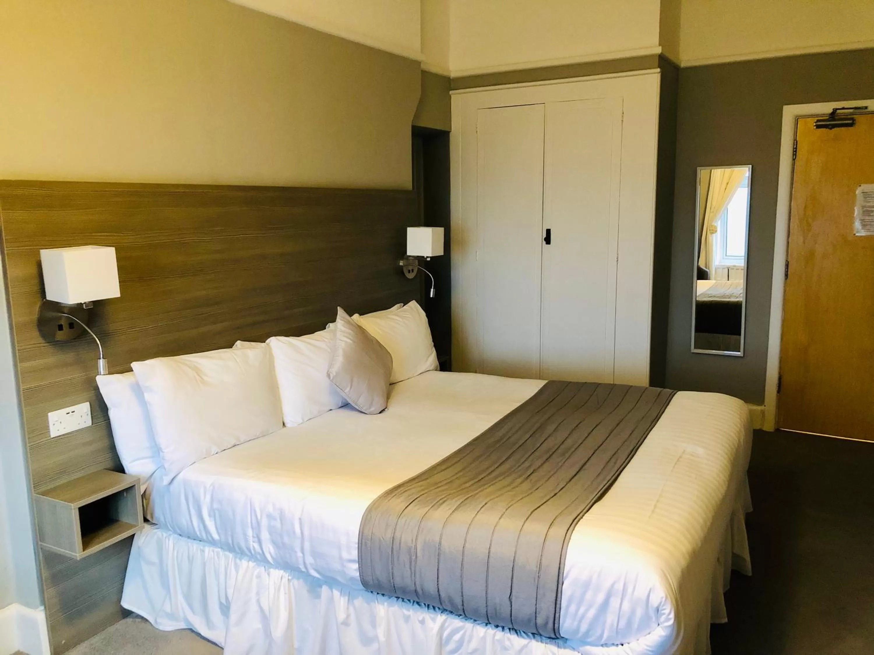 Bedroom, Bed in Cottonwood Boutique