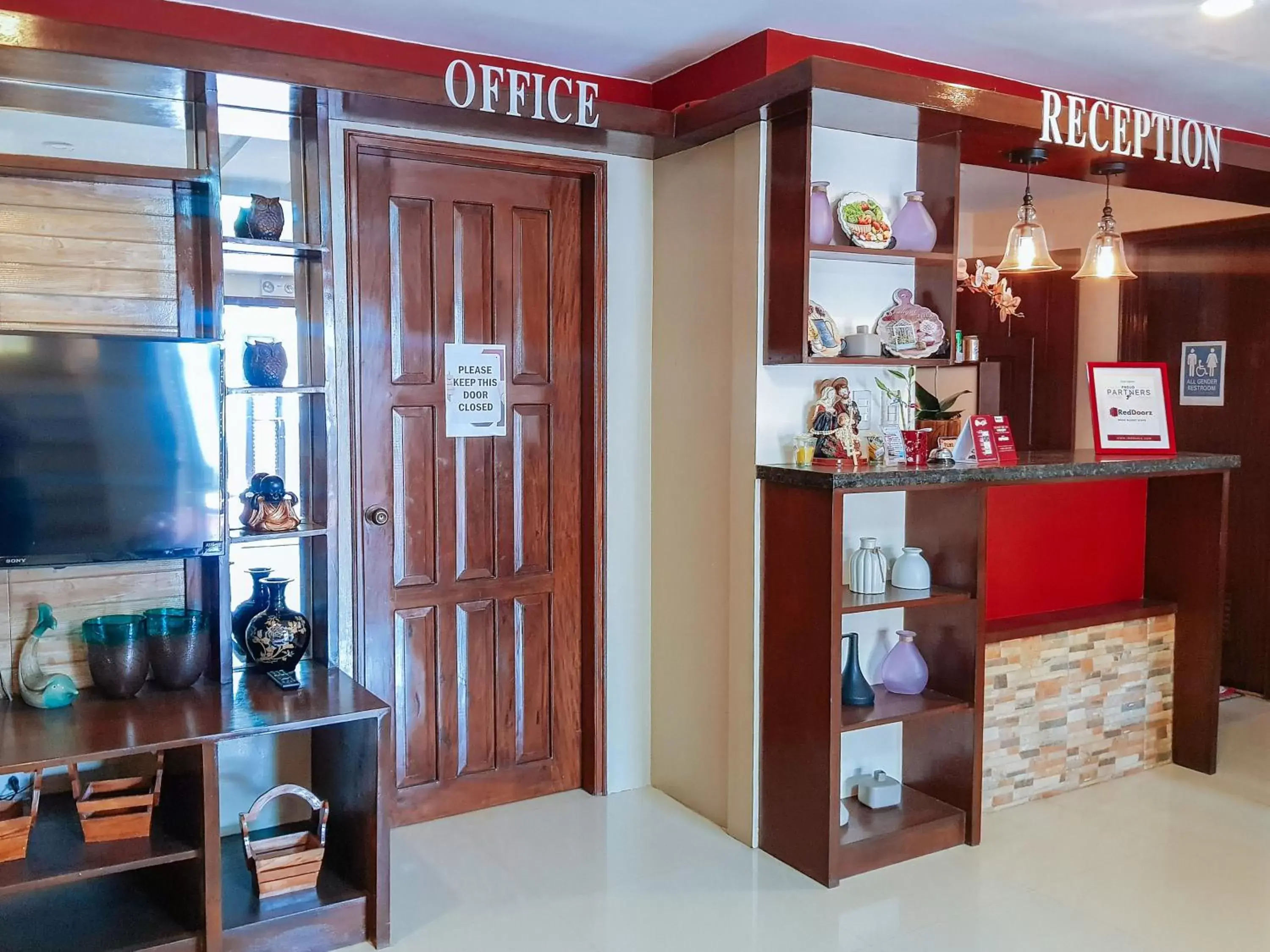 Property building in RedDoorz @ Caimito Drive Dampas Property building in RedDoorz @ Caimito Drive Dampas