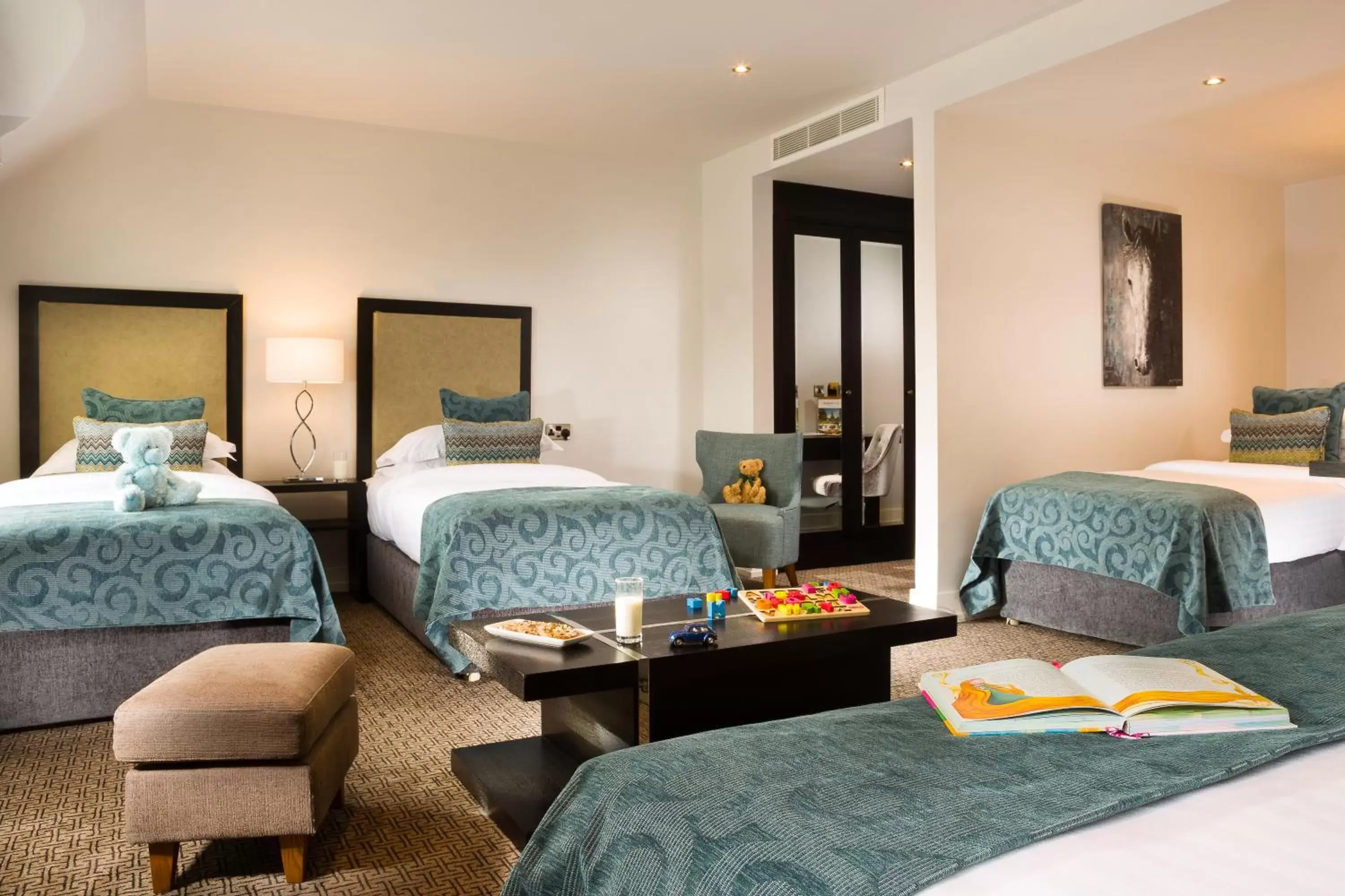 Living room, Bed in Castleknock Hotel Living room, Bed in Castleknock Hotel