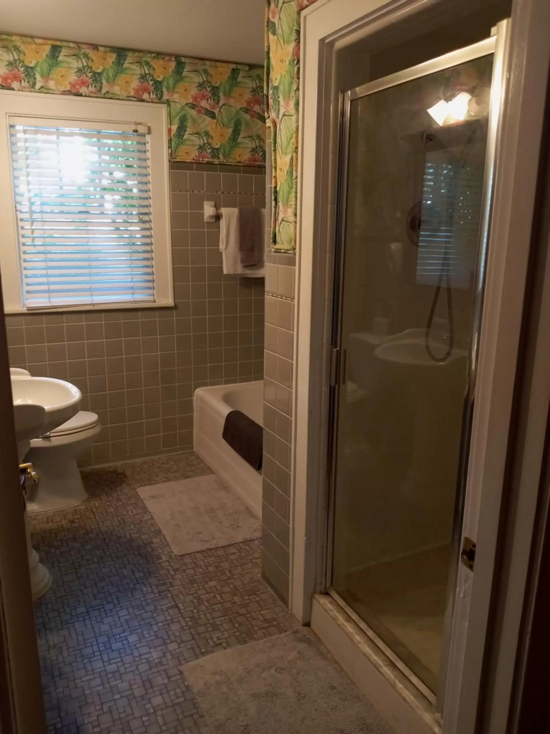 Shower, Bathroom in Sea Breeze Manor Inn