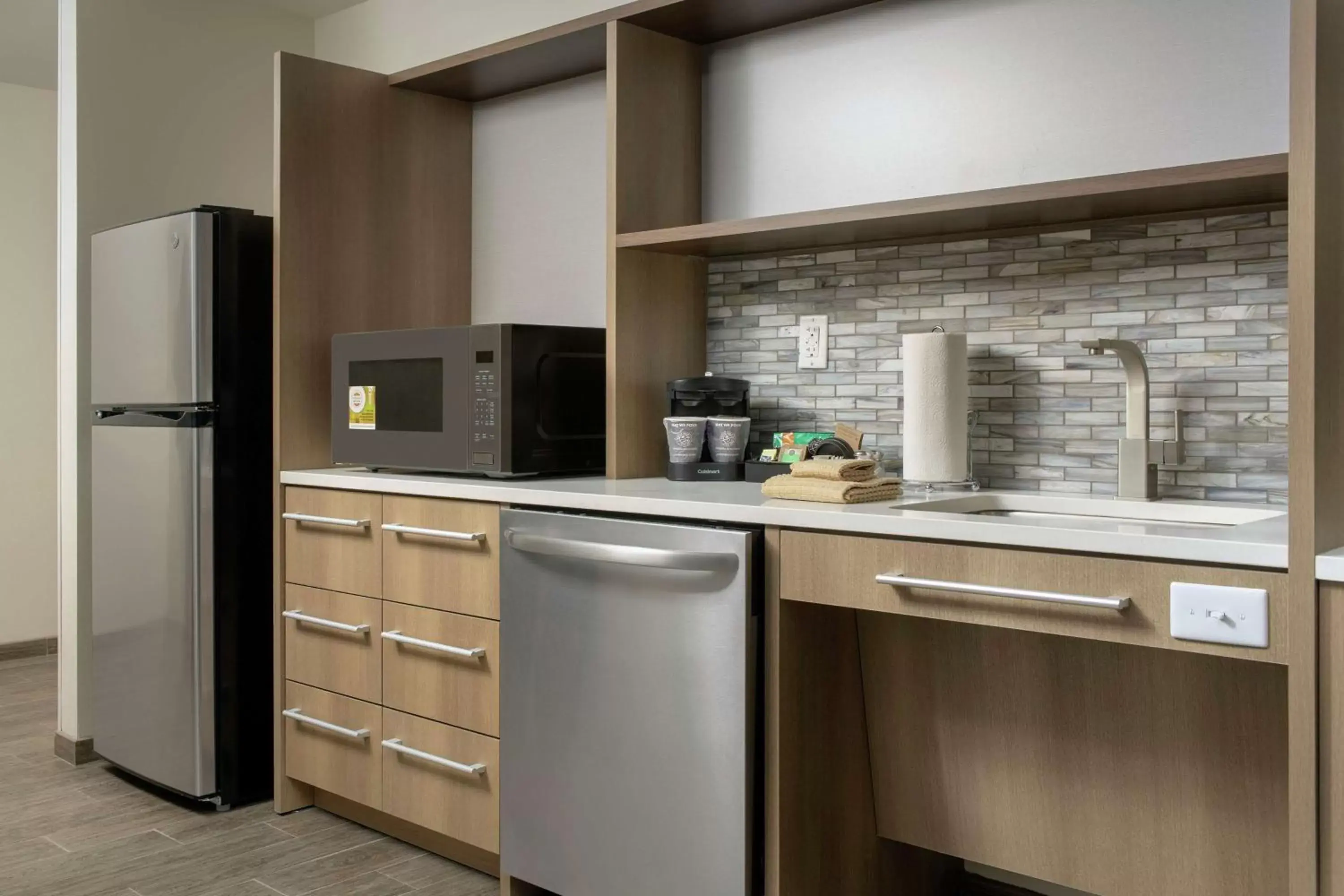 Bedroom, Kitchen/Kitchenette in Home2 Suites By Hilton Edison