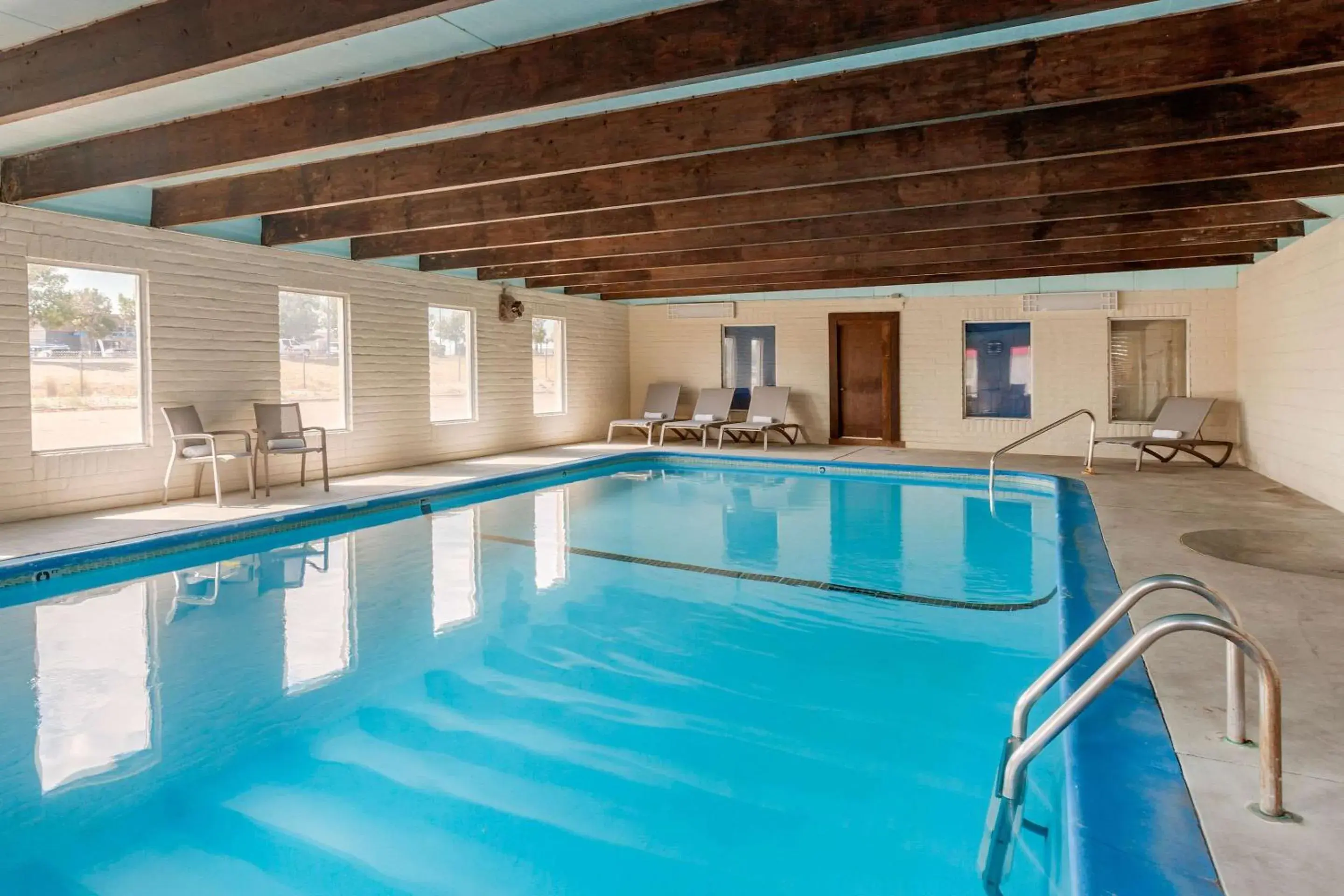Swimming Pool in Rodeway Inn & Suites