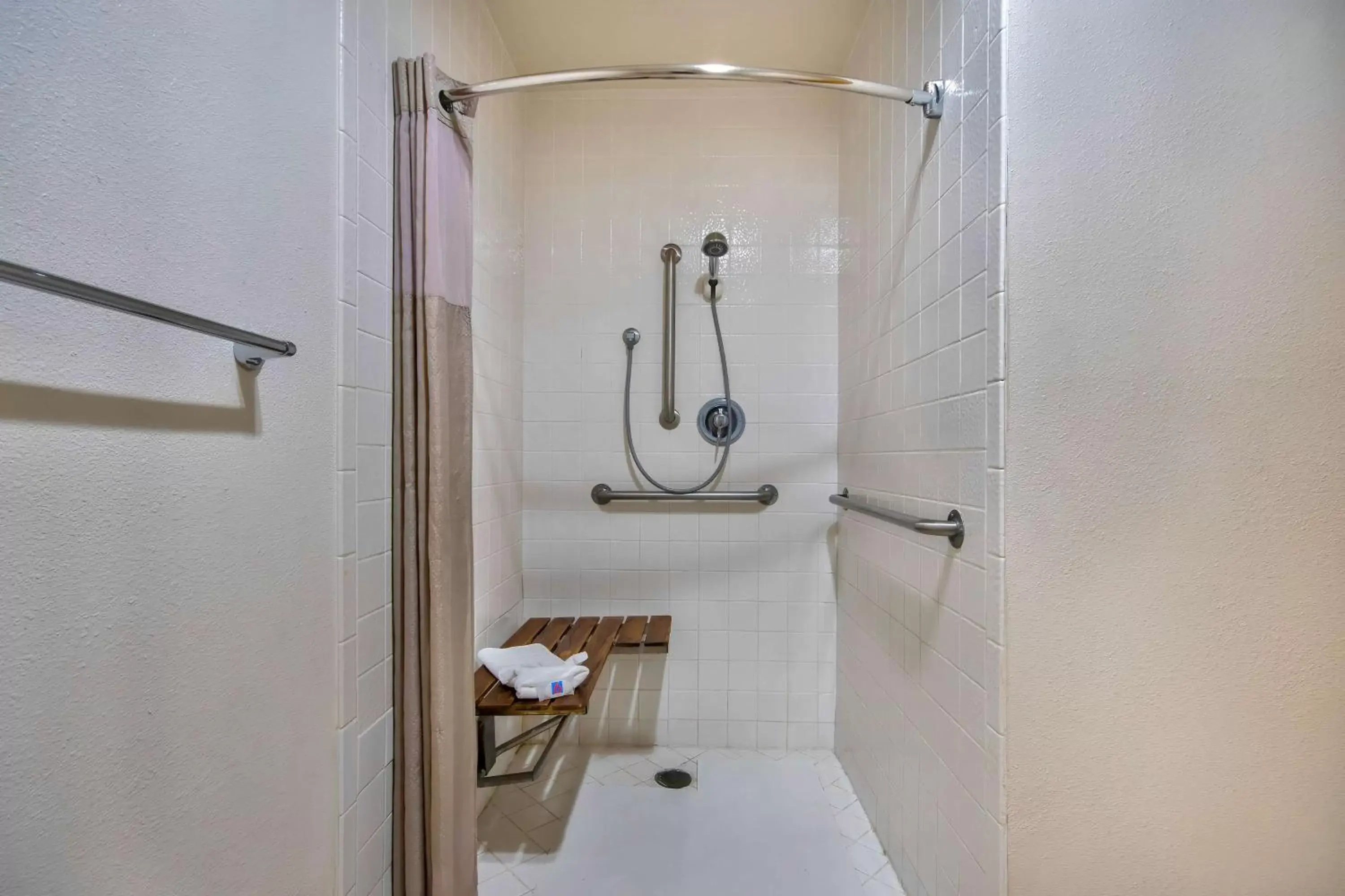 Bathroom in Motel 6-Santa Nella, CA - Los Banos