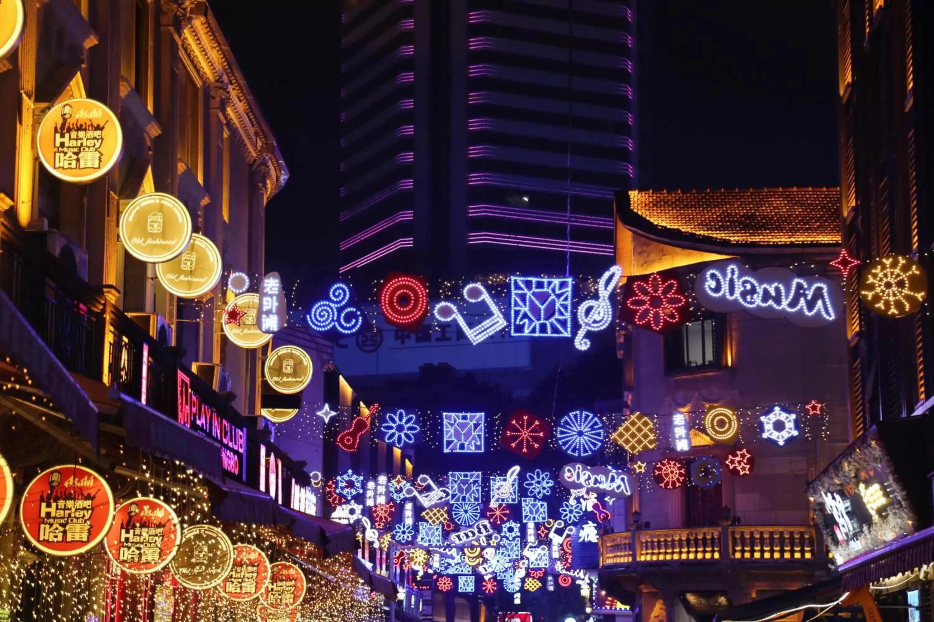 Nearby landmark in Shangri-La Ningbo - The Three Rivers Intersection