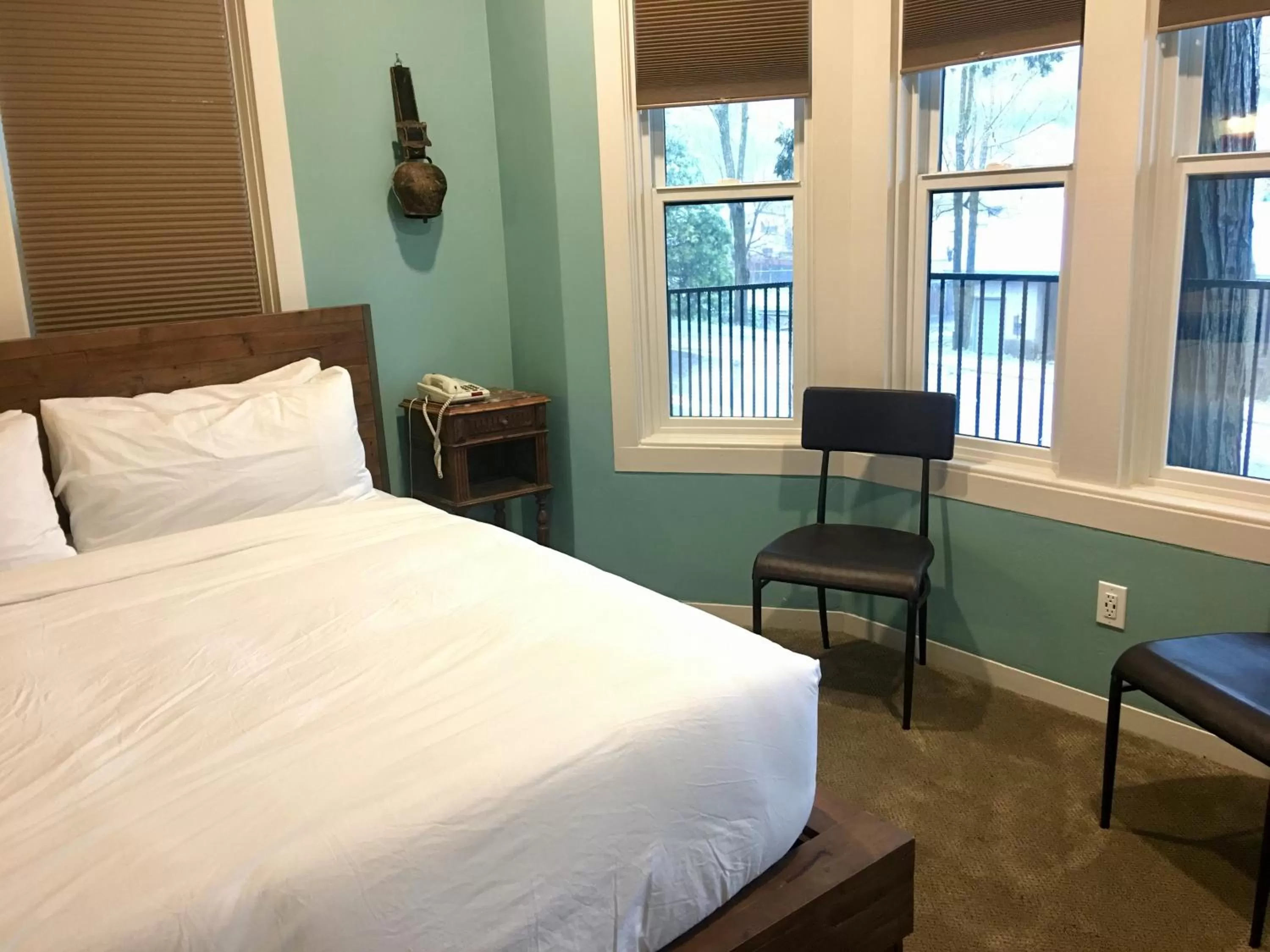 Bedroom, Bed in The Groveland Hotel