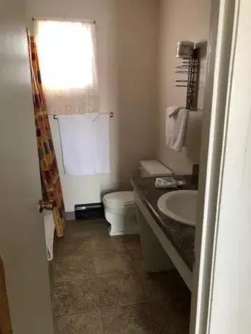 Bathroom in New Country Motel