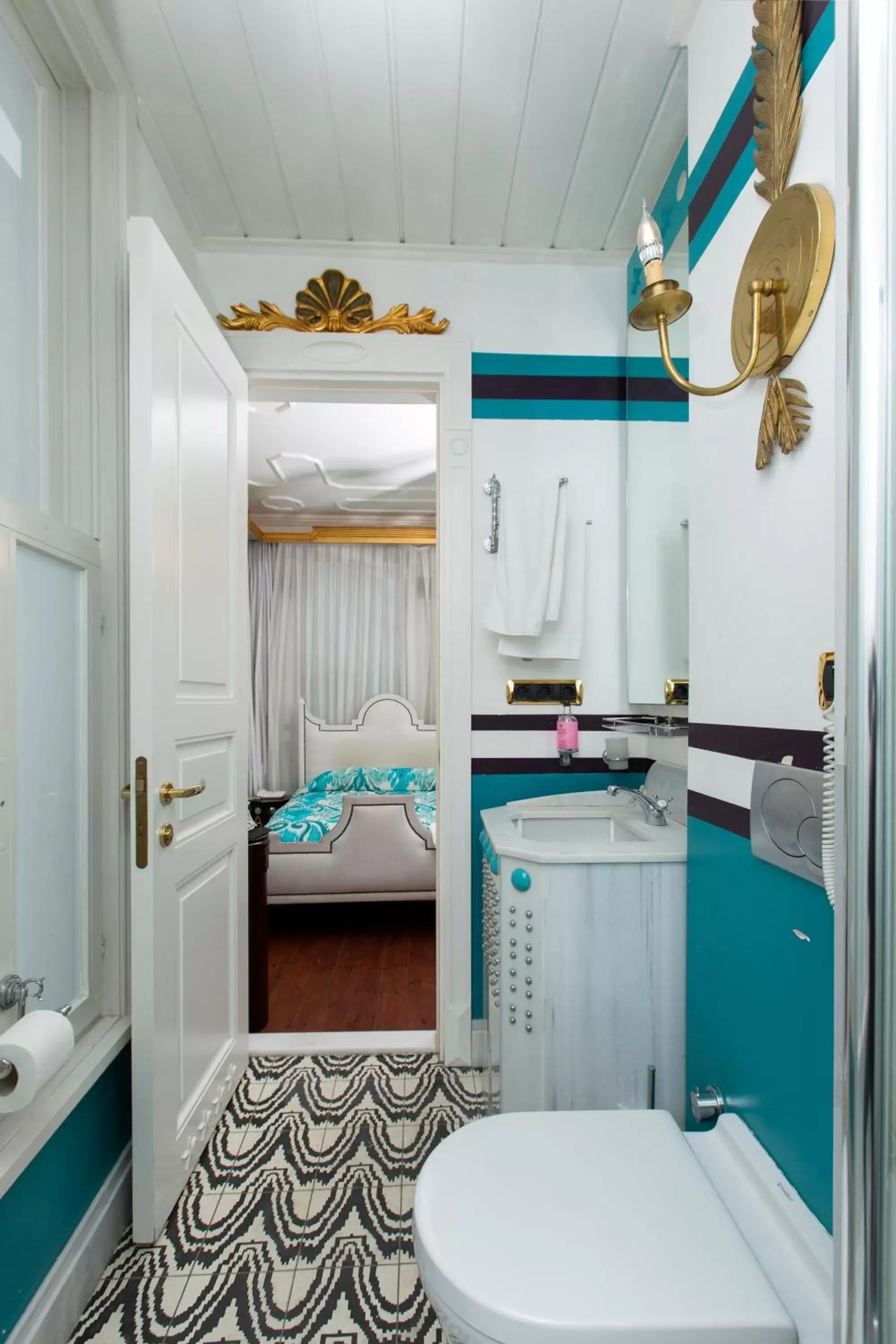 Bathroom, Kitchen/Kitchenette in Premist Hotels Sultanahmet