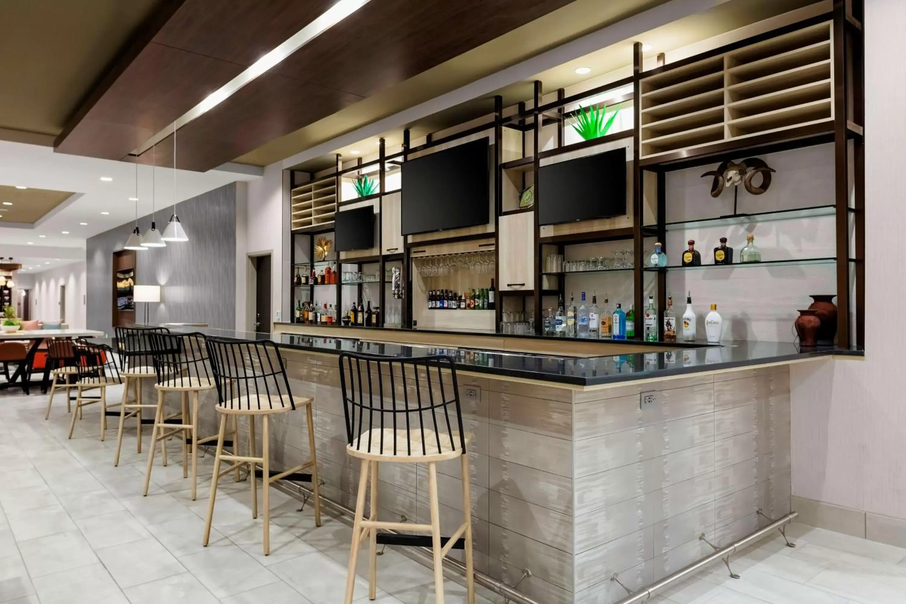 Lounge or bar in Hilton Garden Inn Chandler Downtown Lounge or bar in Hilton Garden Inn Chandler Downtown