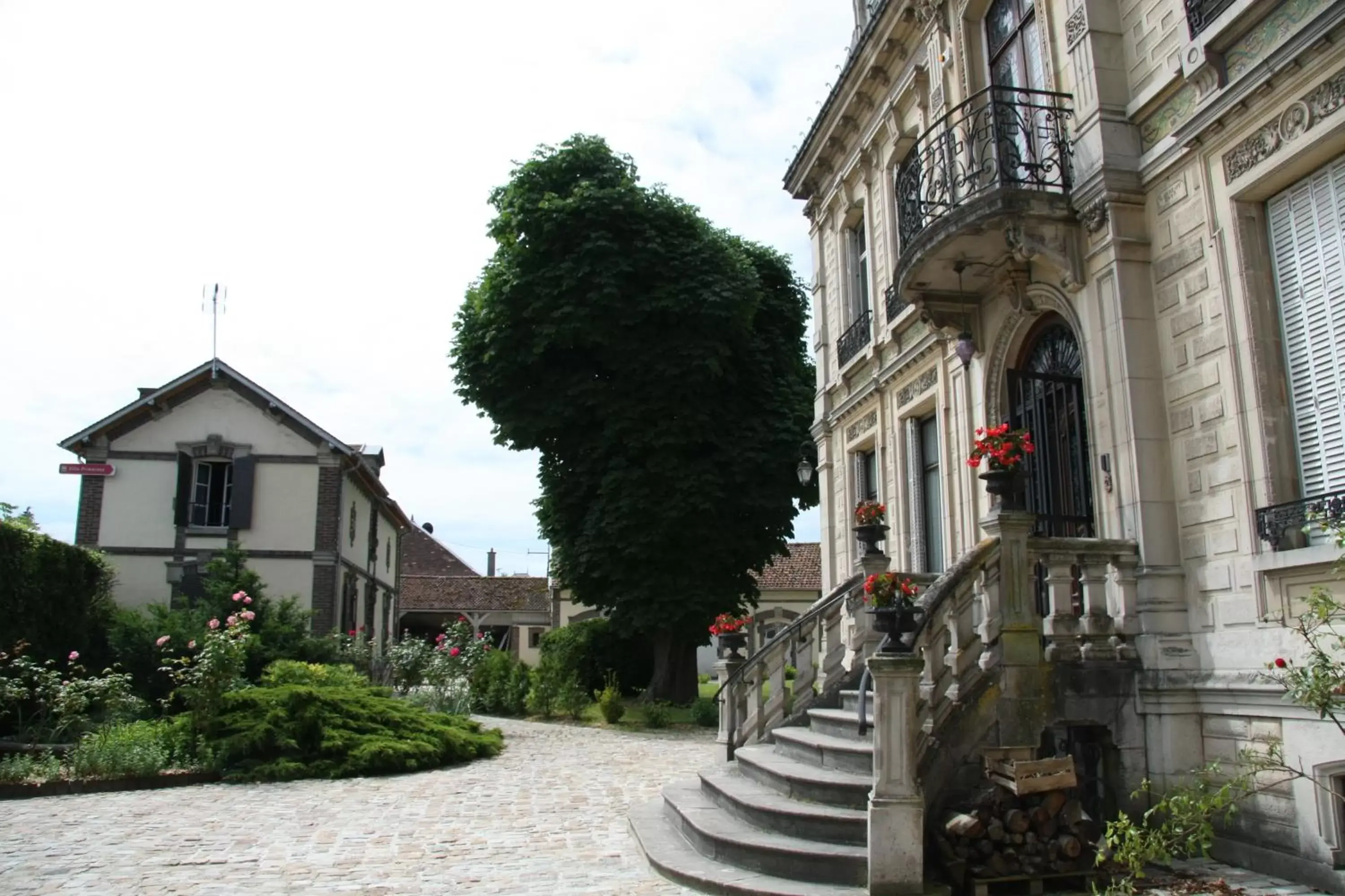 Facade/entrance, Property Building in Villa Primerose