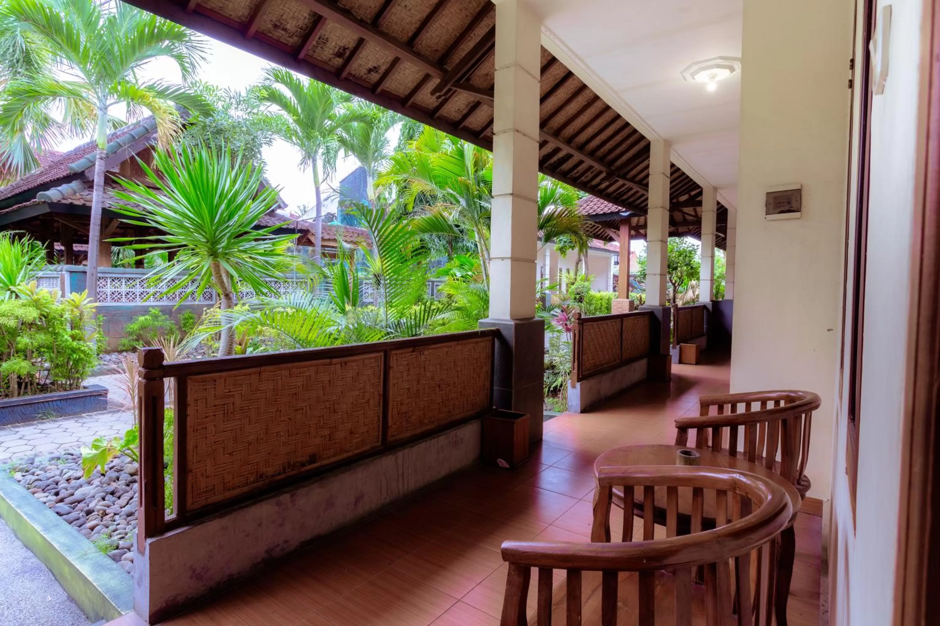 Seating area in Hotel Mahkota Plengkung by ecommerceloka