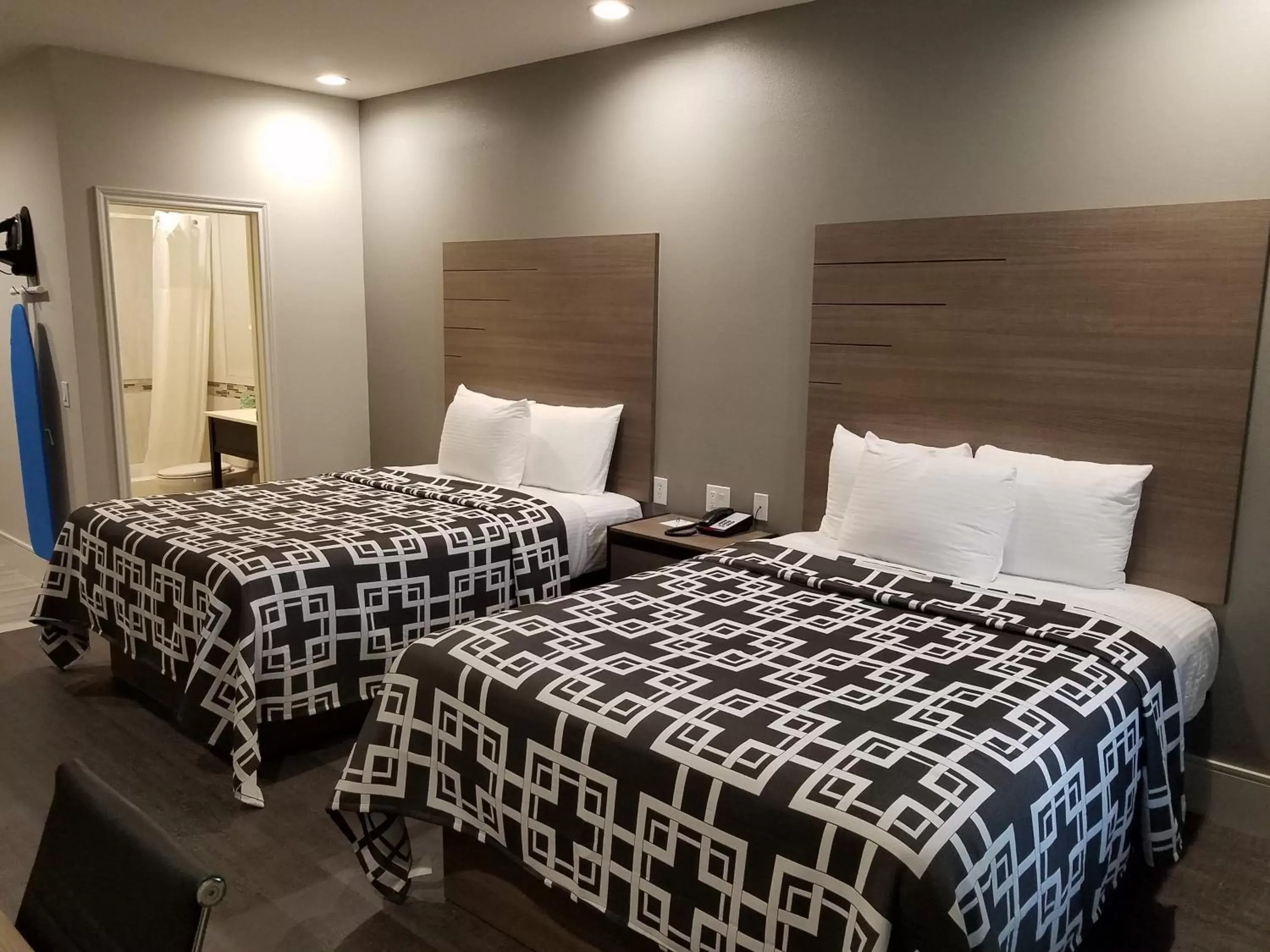 Bedroom, Bed in Palace Inn Blue Tomball Parkway Bedroom, Bed in Palace Inn Blue Tomball Parkway