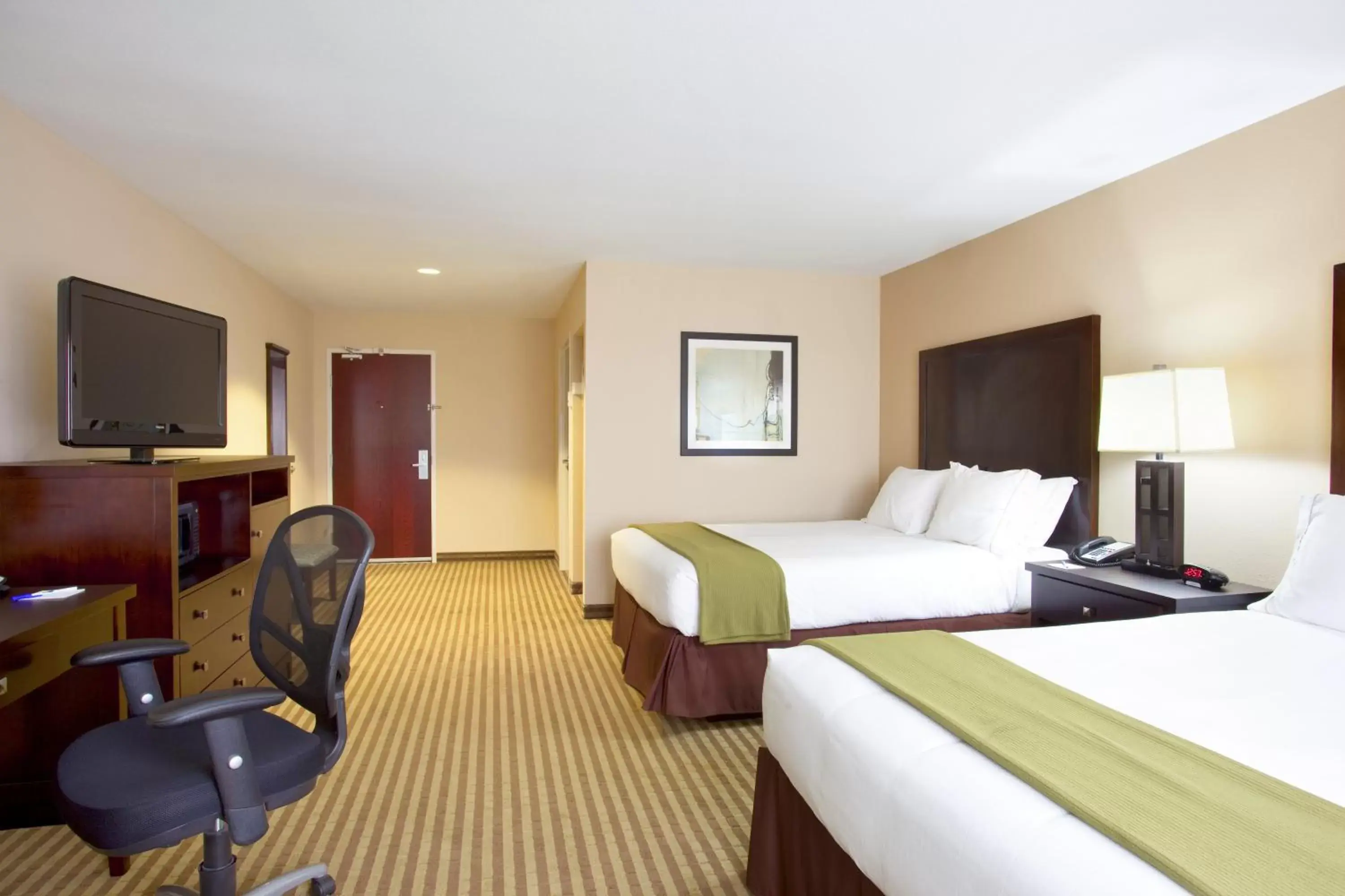 Photo of the whole room in Holiday Inn Express Le Roy, an IHG Hotel
