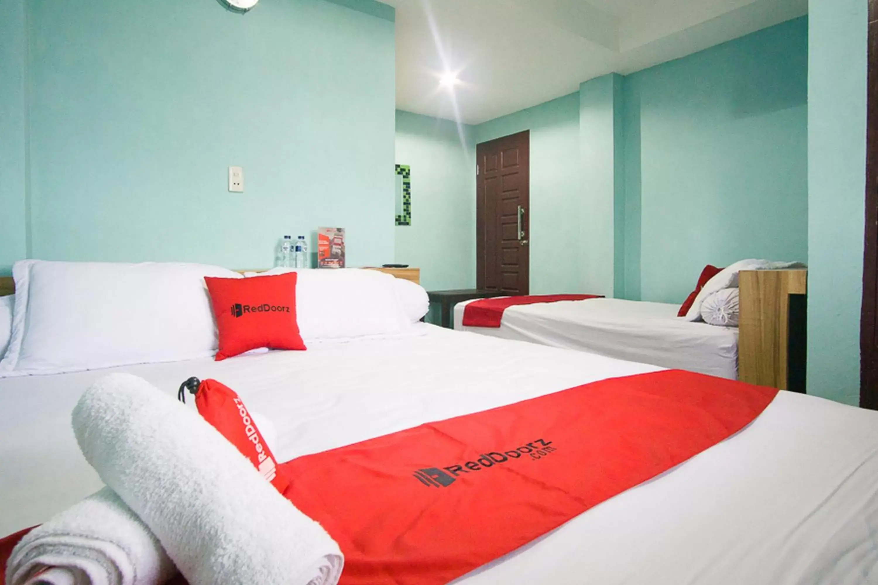 Bedroom, Bed in RedDoorz near Mikie Holiday Funland Berastagi Bedroom, Bed in RedDoorz near Mikie Holiday Funland Berastagi