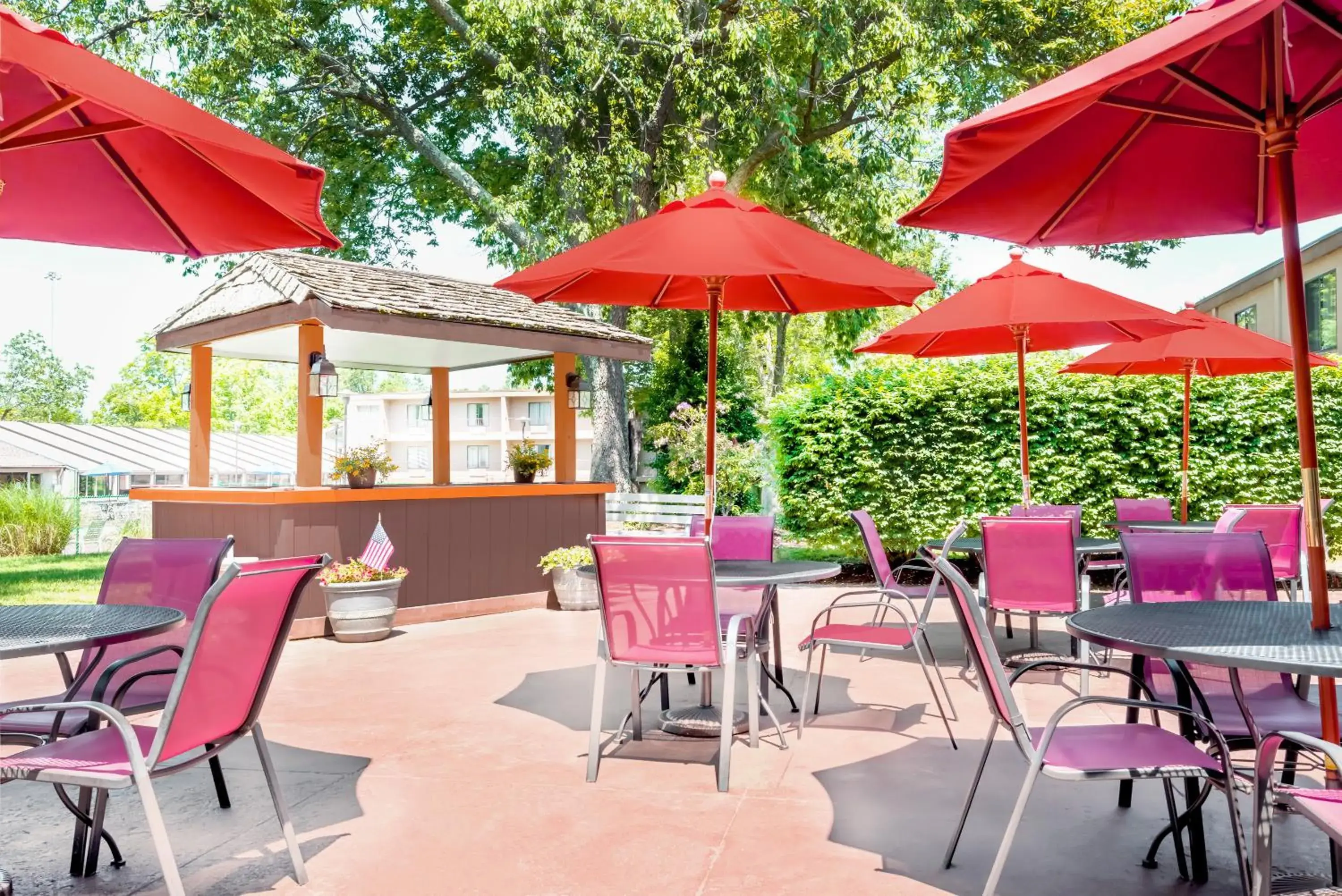 Patio, Restaurant/Places to Eat in Ramada by Wyndham Lexington North Hotel & Conference Center