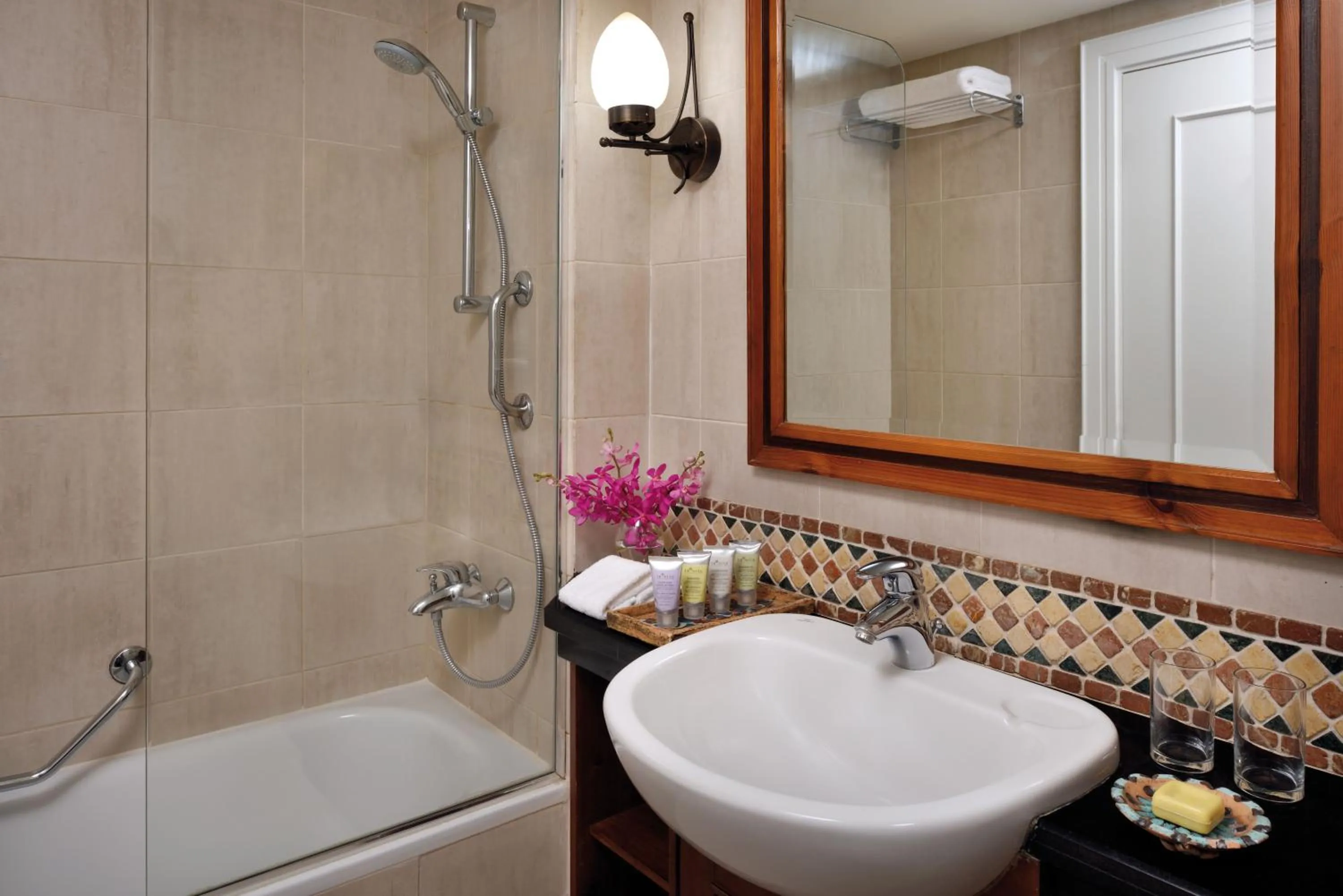 Shower in Mövenpick Resort & Residences Aqaba