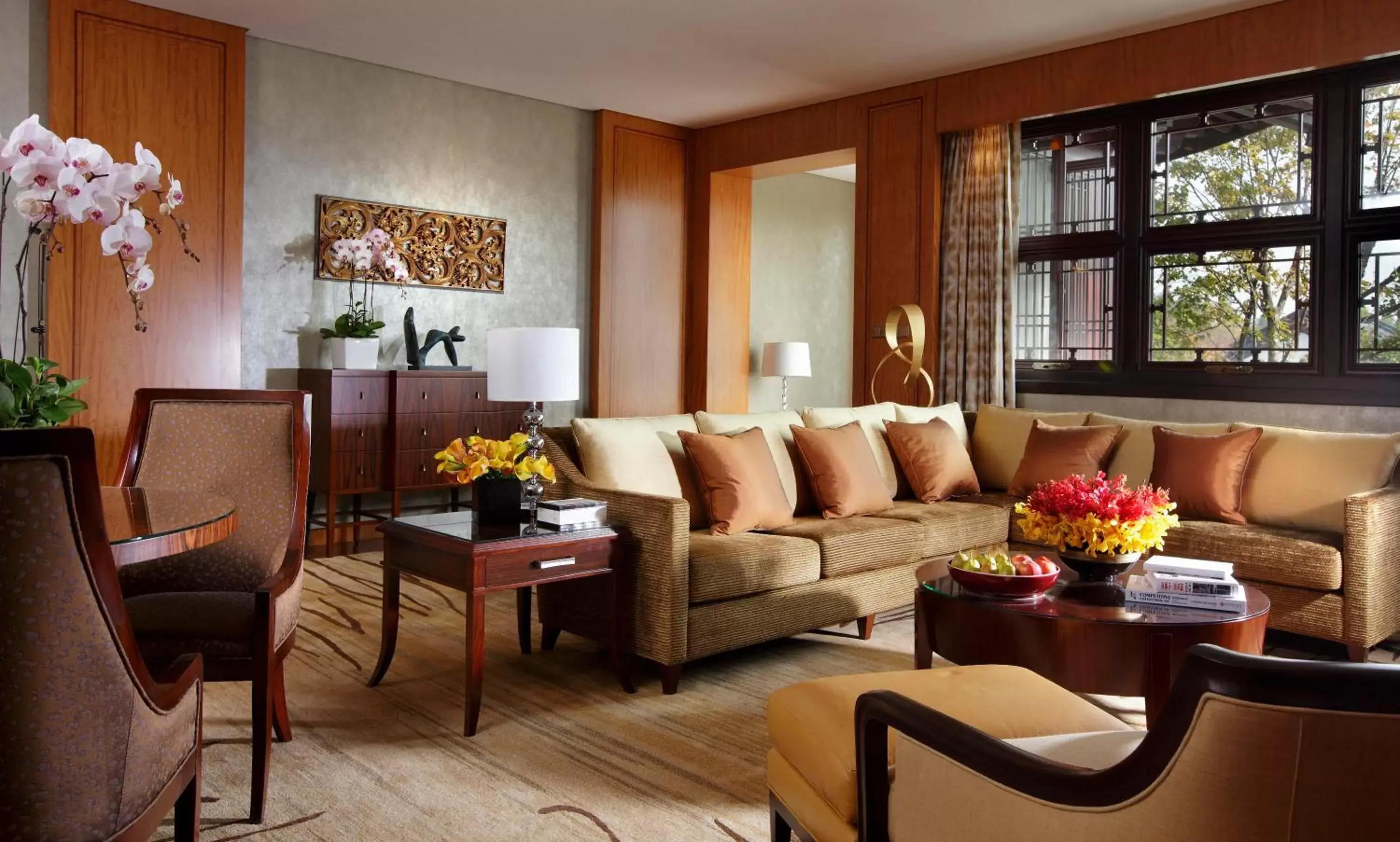 Living room, Seating Area in Four Seasons Hotel Hangzhou at West Lake