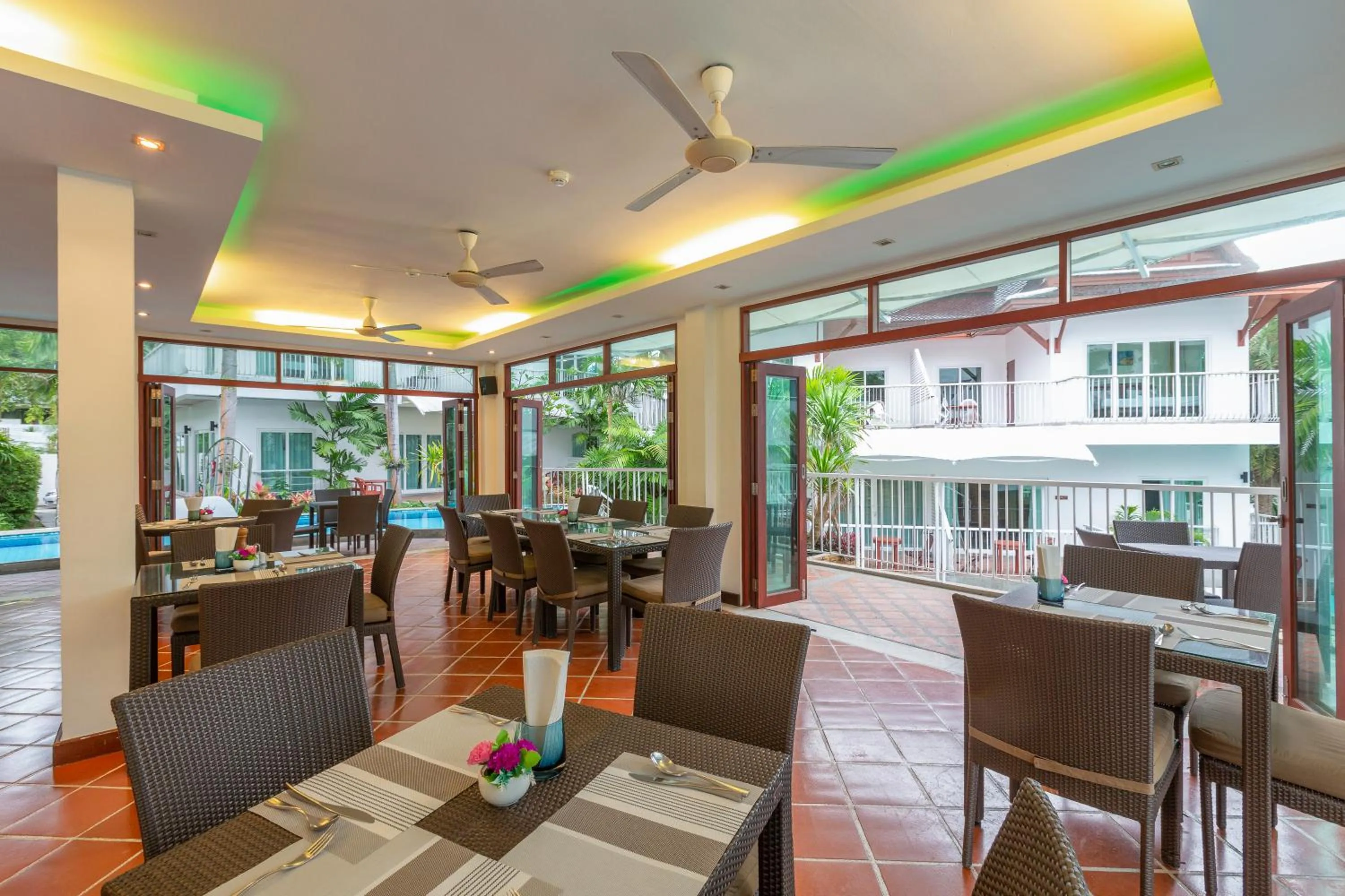 Restaurant/places to eat in Phunawa Resort Phuket Karon Beach - SHA Plus