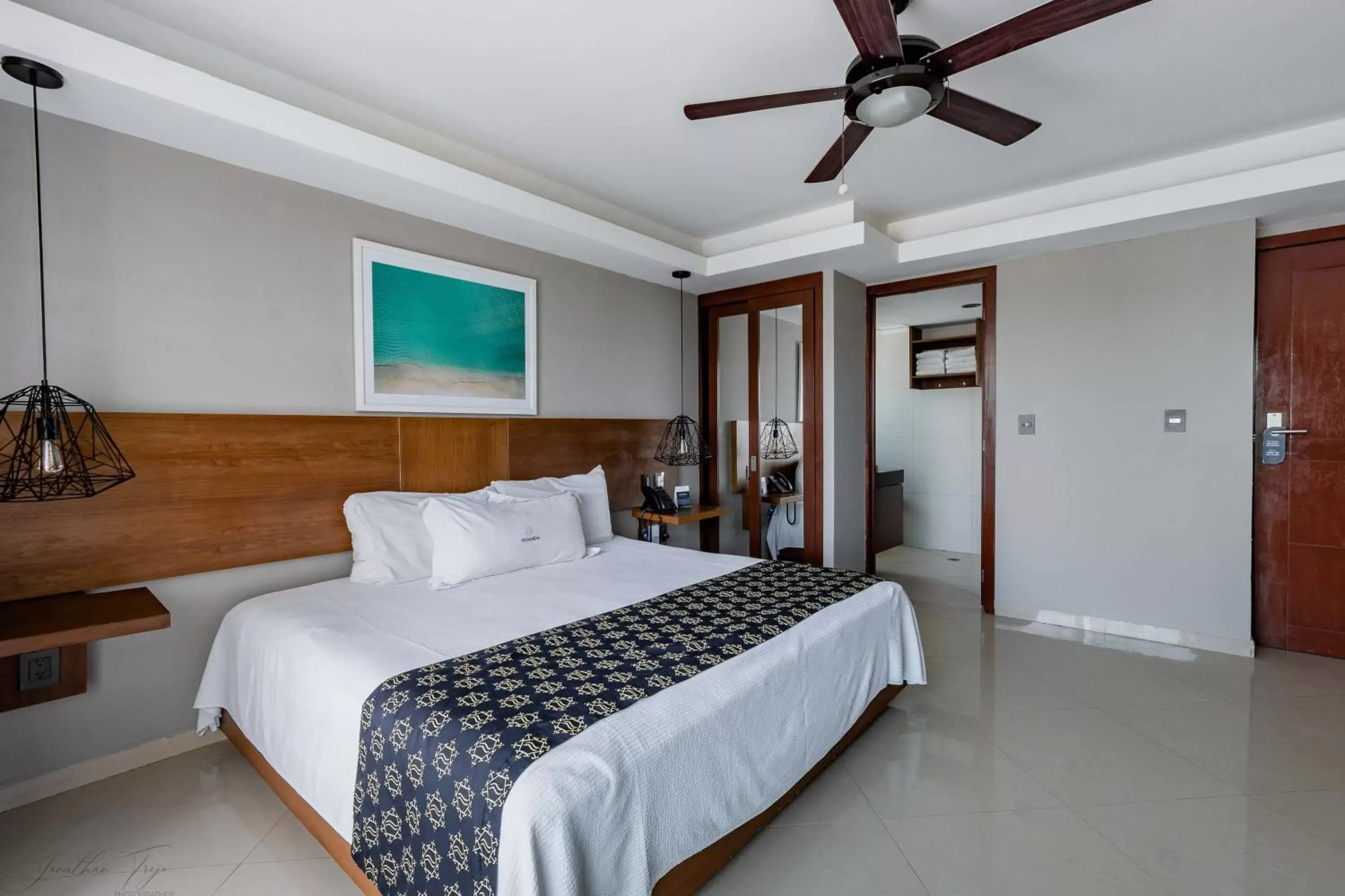 Bed in Ocean Dream Cancun by GuruHotel