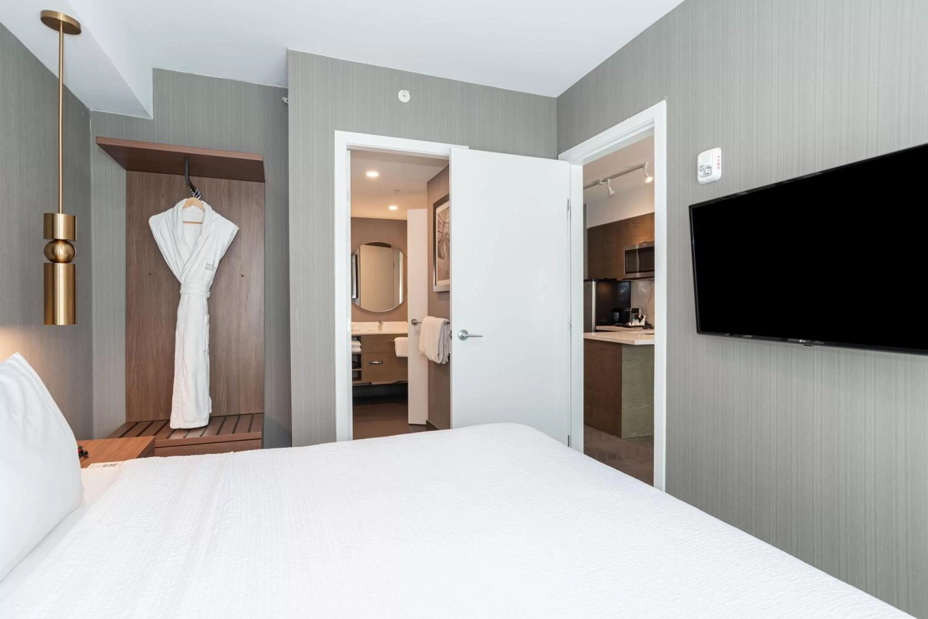 Photo of the whole room, Bed in Sandman Signature Sherwood Park Hotel