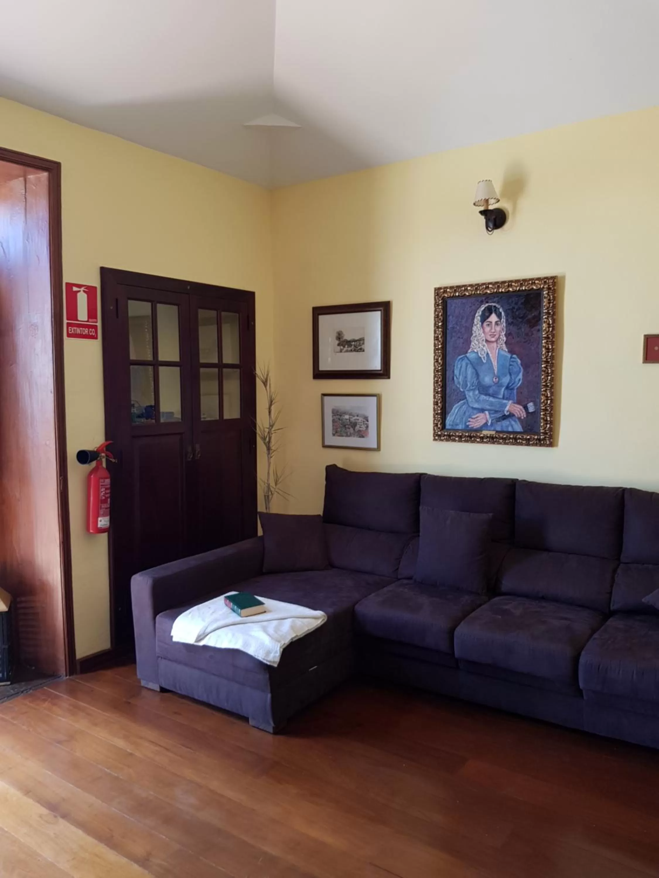 Living room in Hotel Rural La Raya 1866