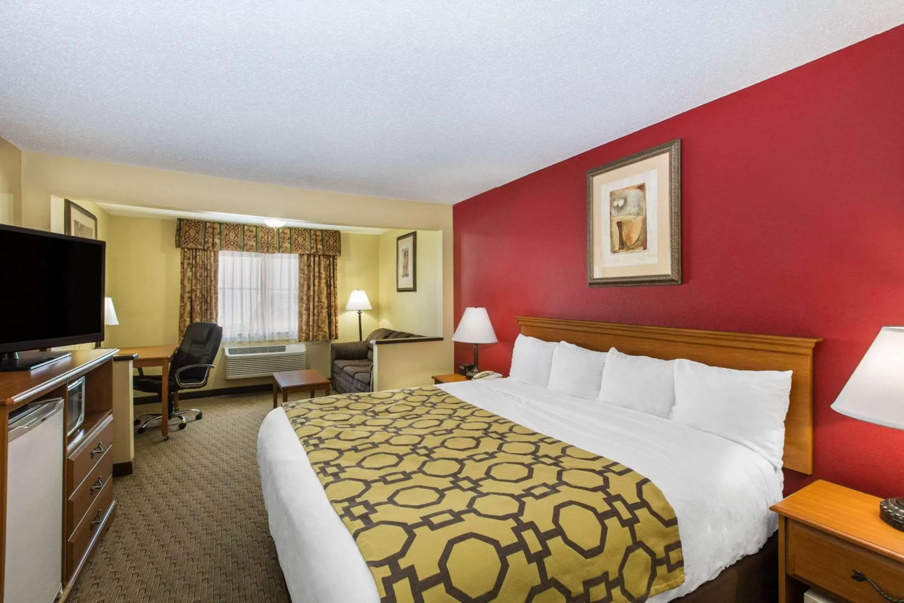 Photo of the whole room, Bed in Baymont by Wyndham Fort Dodge