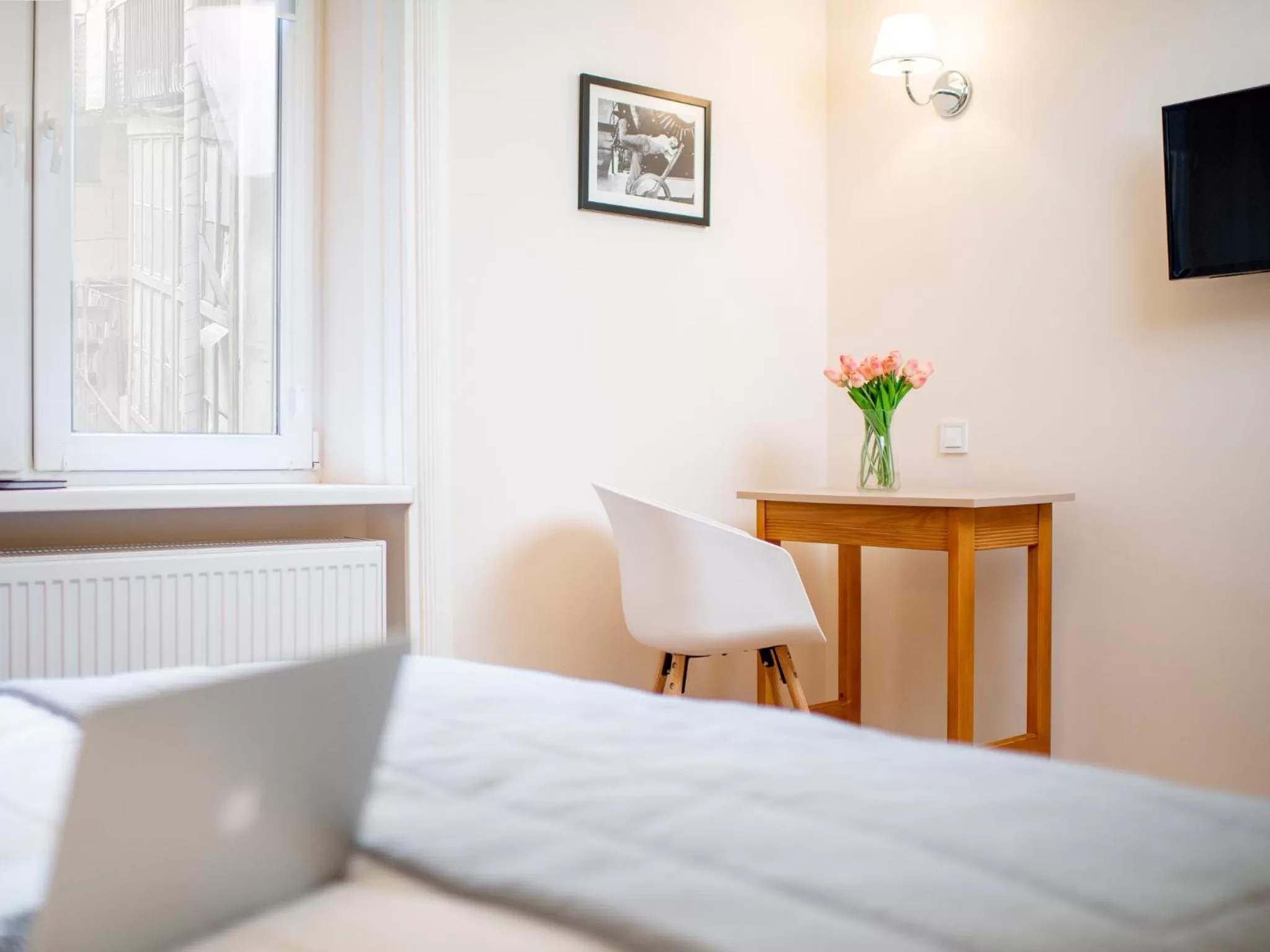 Photo of the whole room, Bed in Art Deco Central Rooms