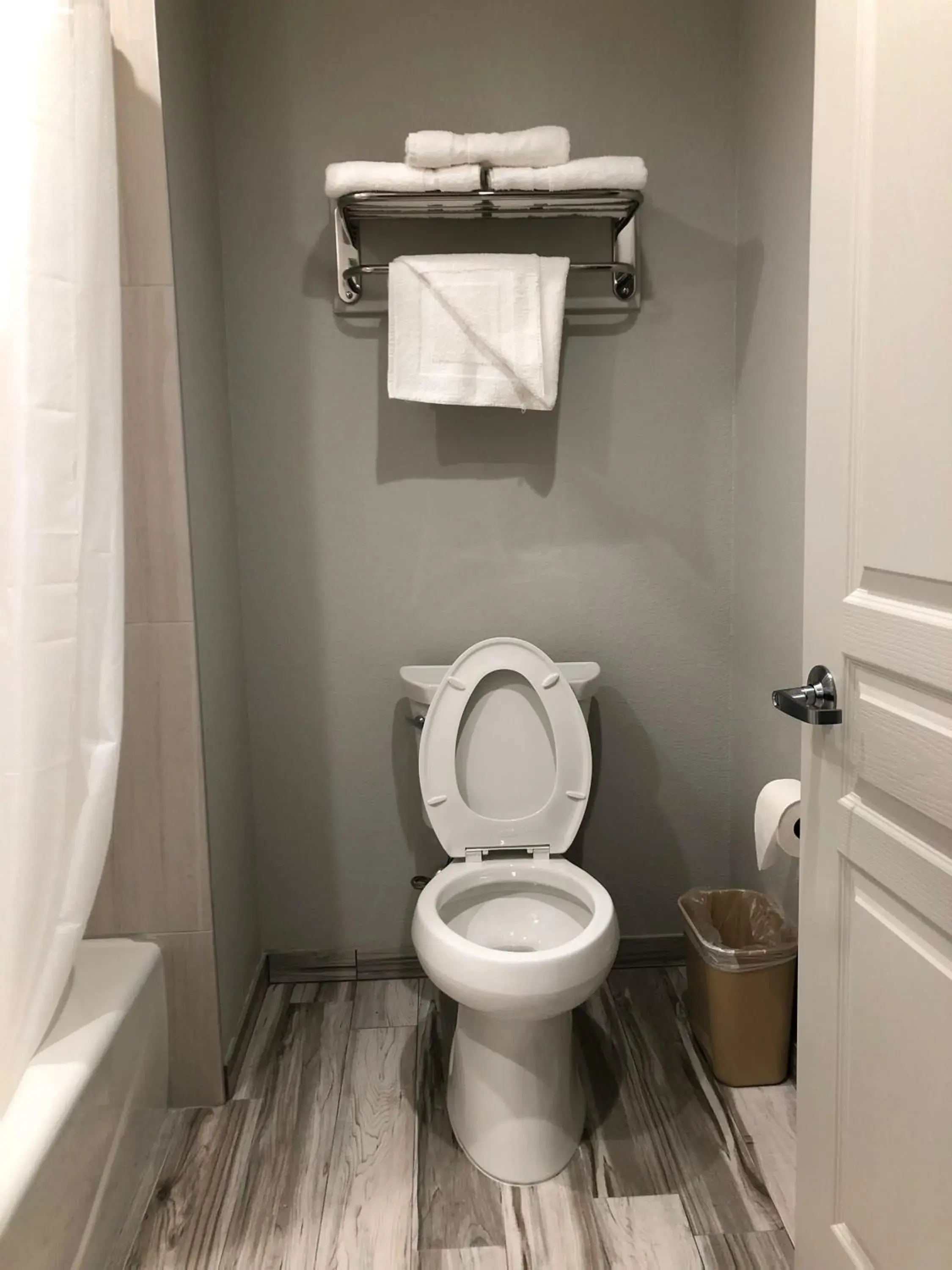 Toilet in Crystal Inn Downtown Toilet in Crystal Inn Downtown