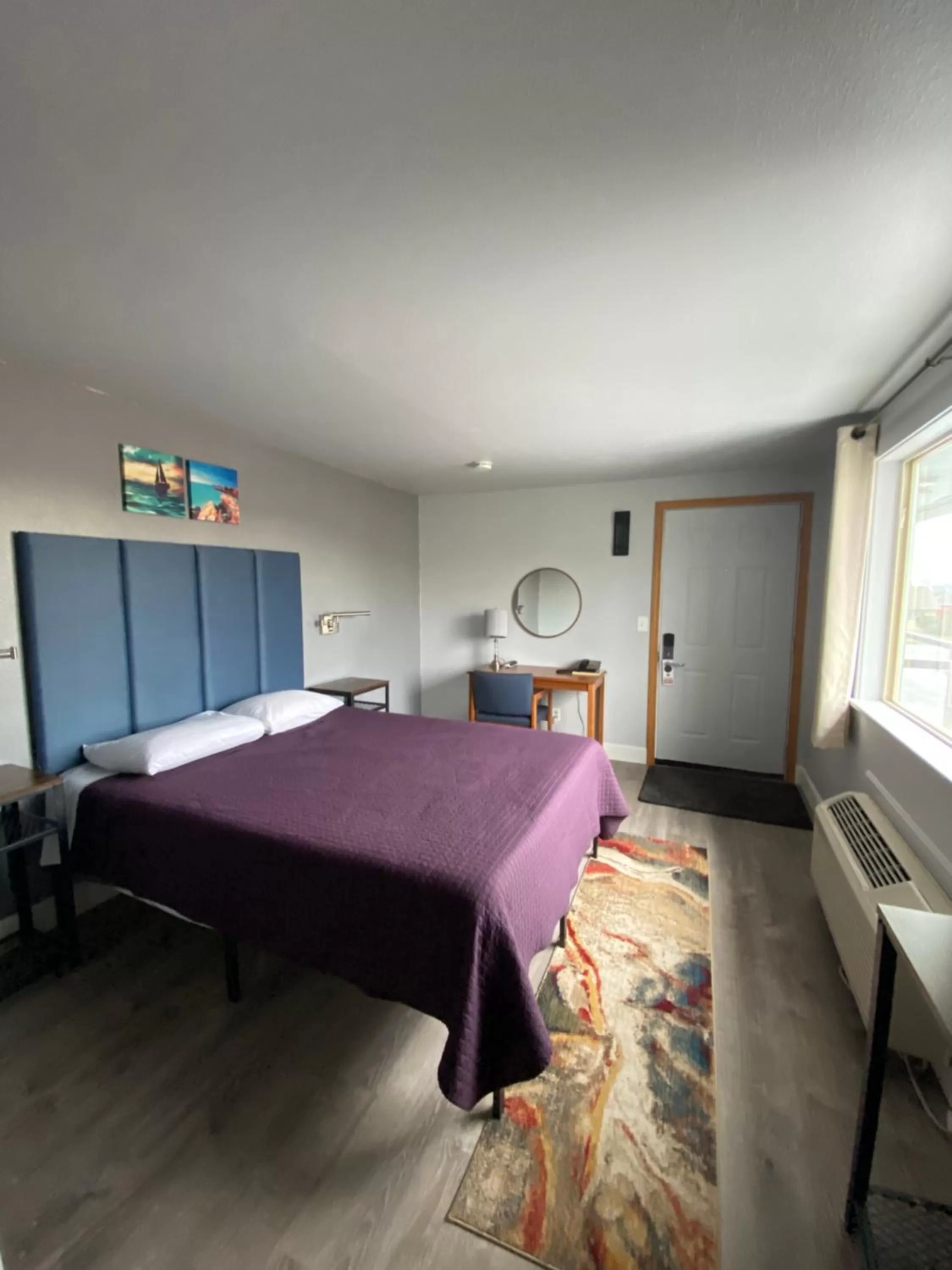 Bed in Aircrest Motel