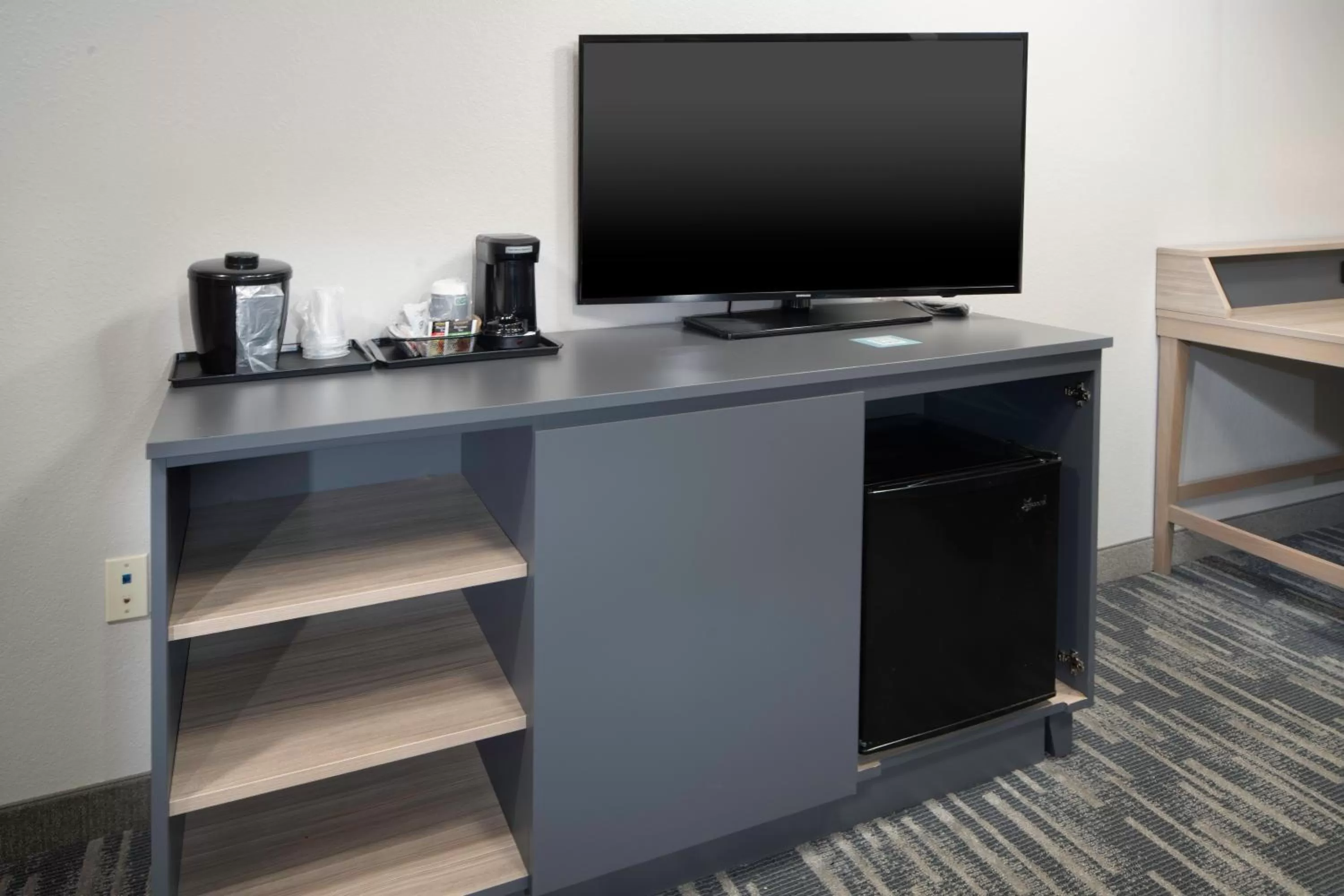 Bedroom in Country Inn & Suites by Radisson, Rocky Mount, NC