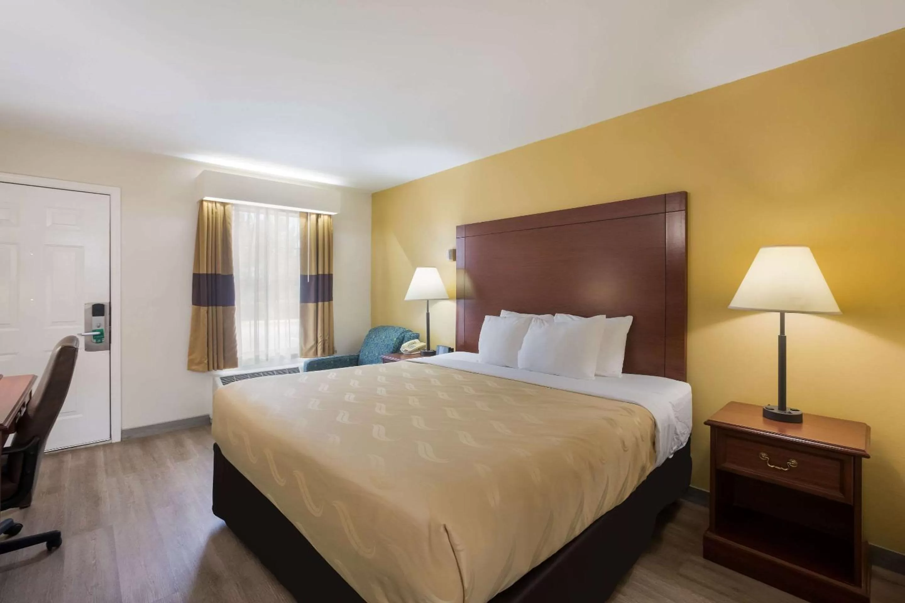 King Room - Accessible/Non-Smoking in Quality Inn & Suites near Lake Oconee