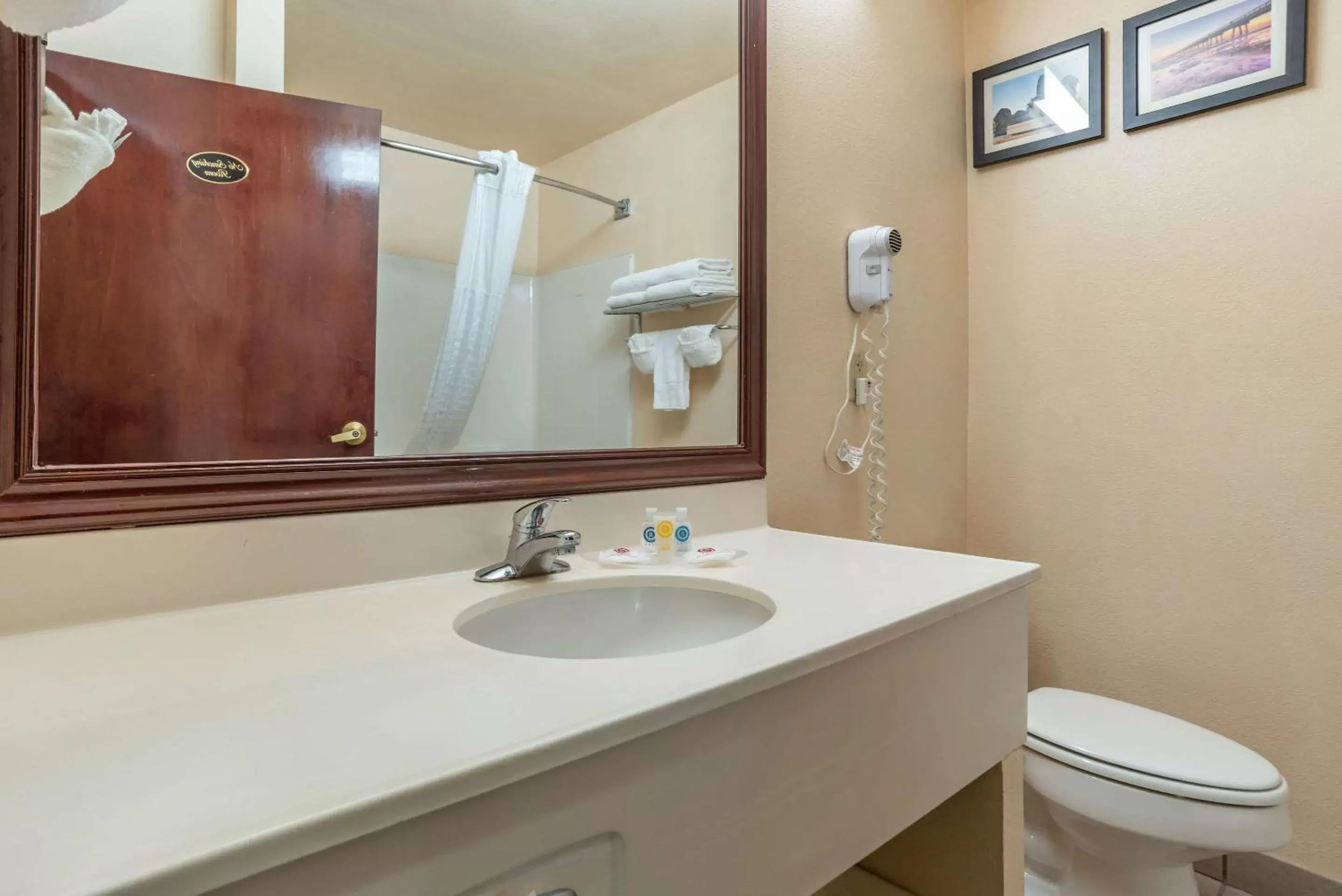 Bathroom in Comfort Suites Airport