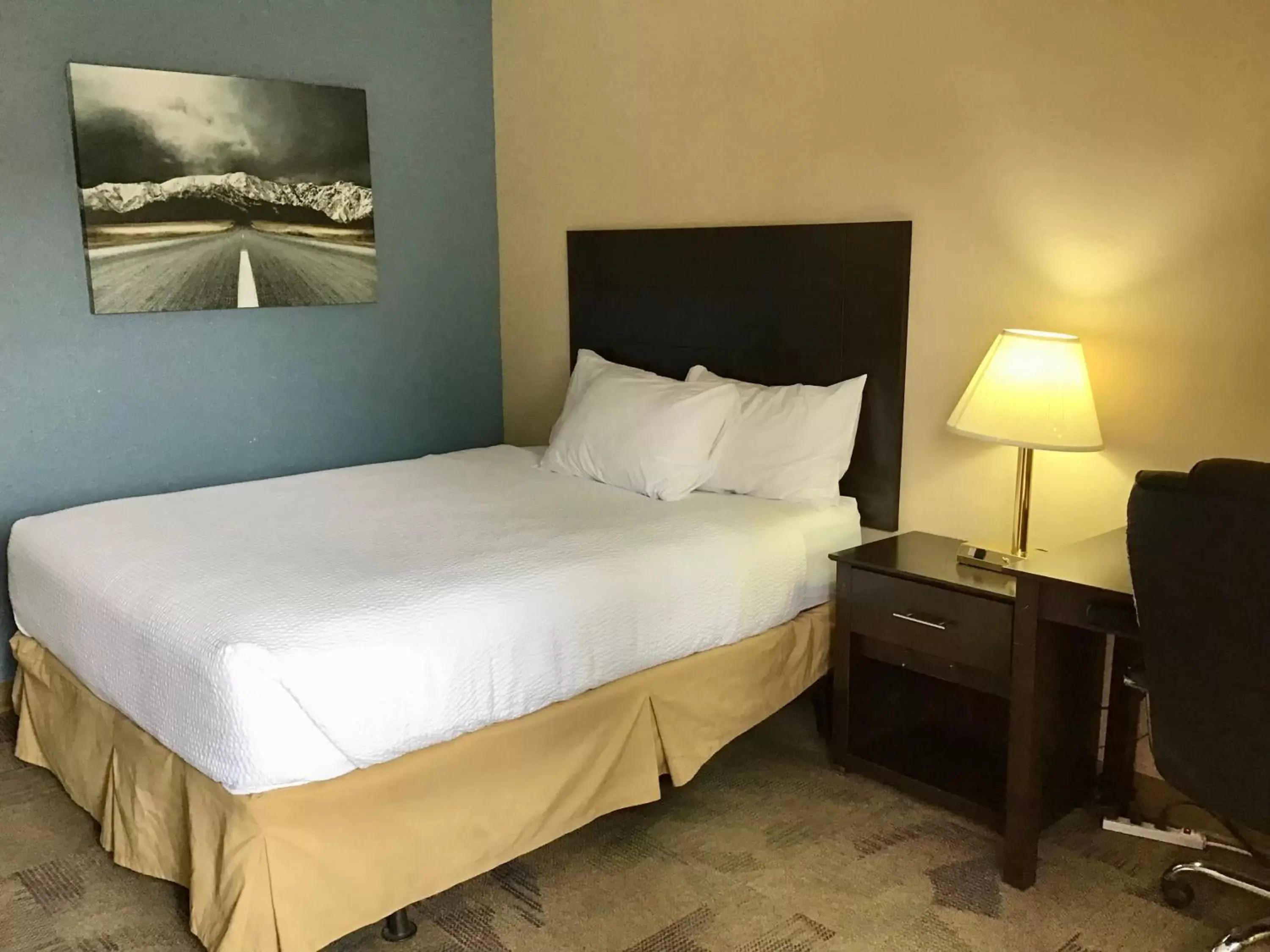 Photo of the whole room, Bed in Ramada by Wyndham Helena