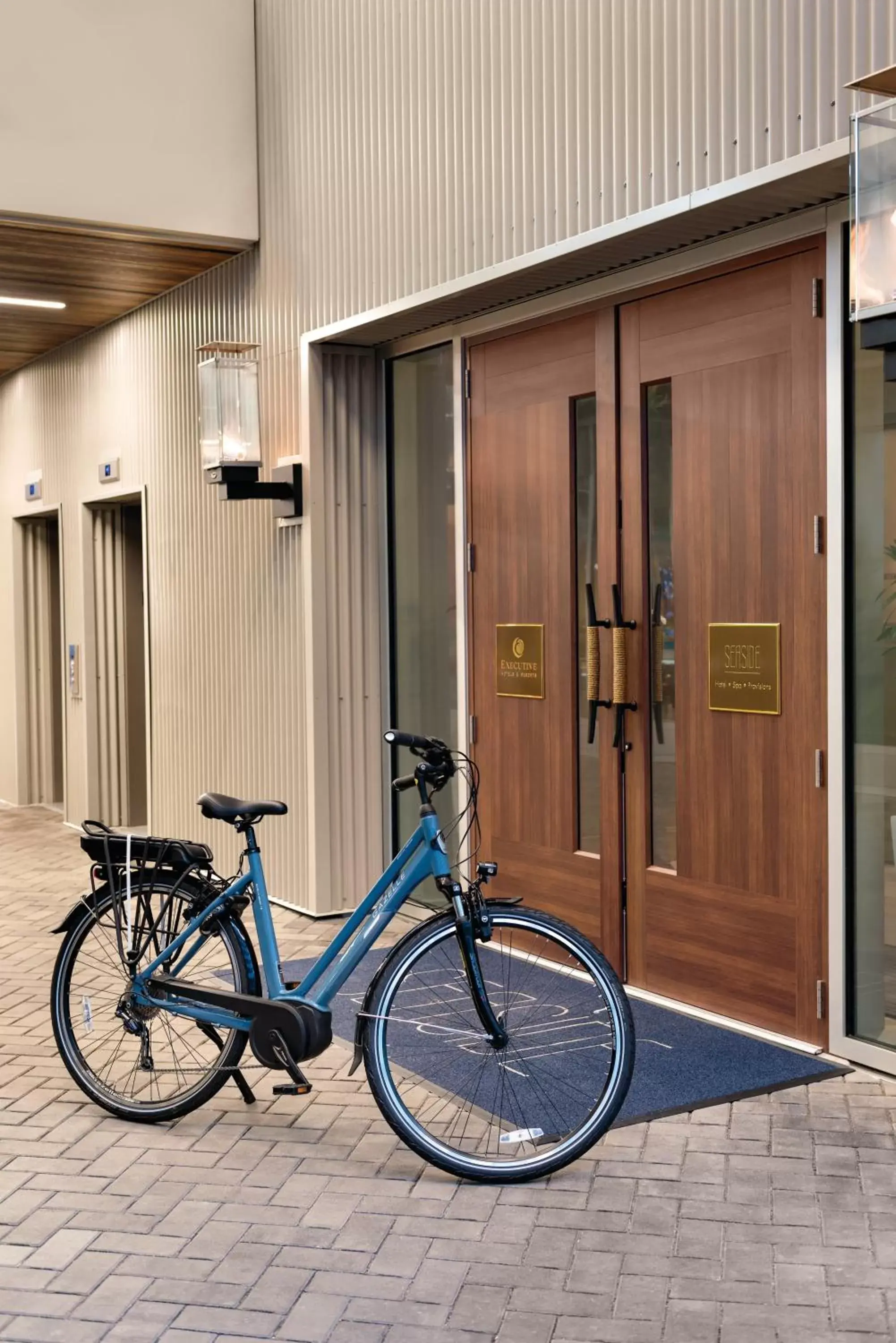 Facade/entrance in Seaside Hotel North Vancouver