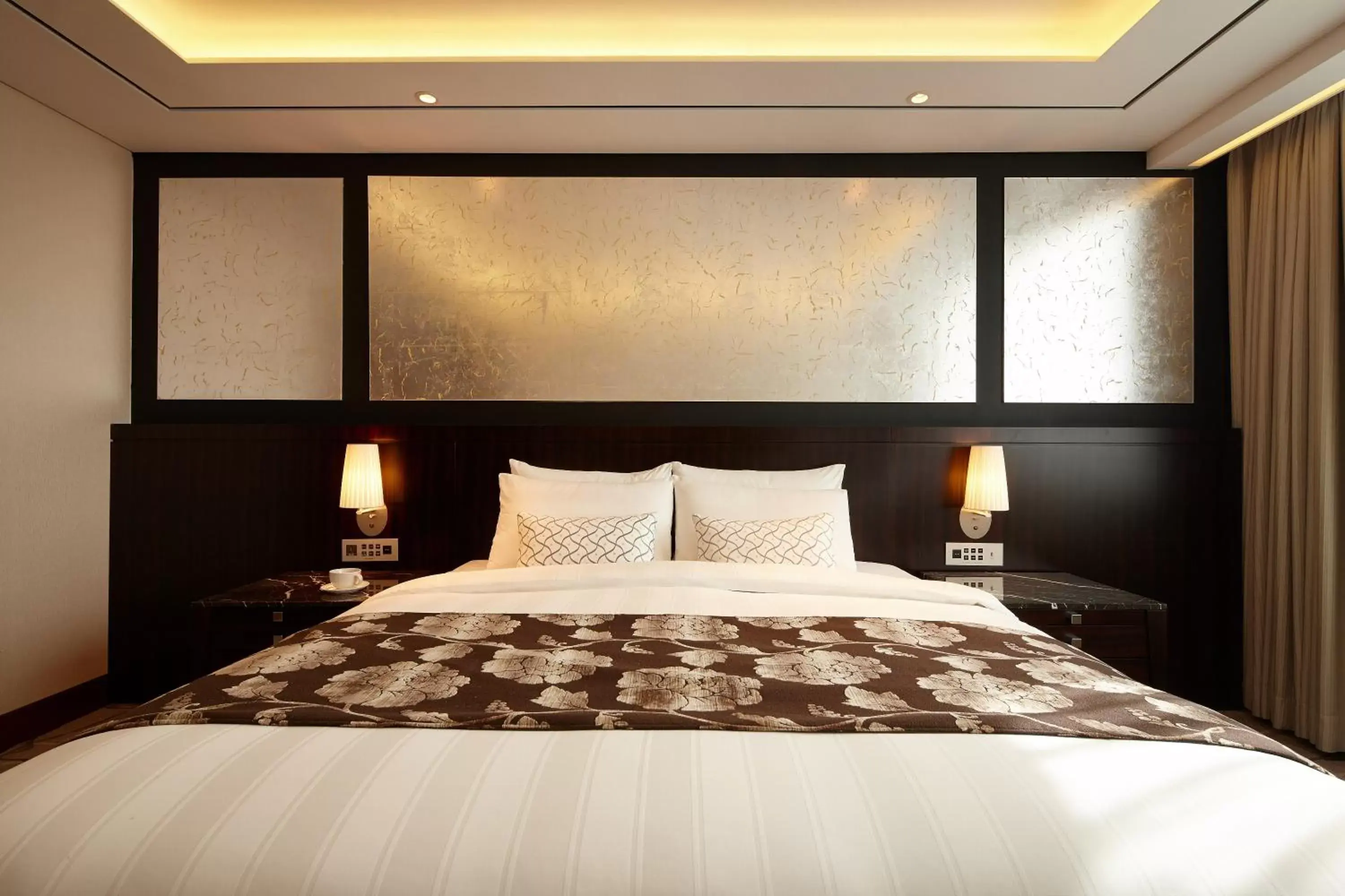 Photo of the whole room, Bed in Lotte Hotel Ulsan