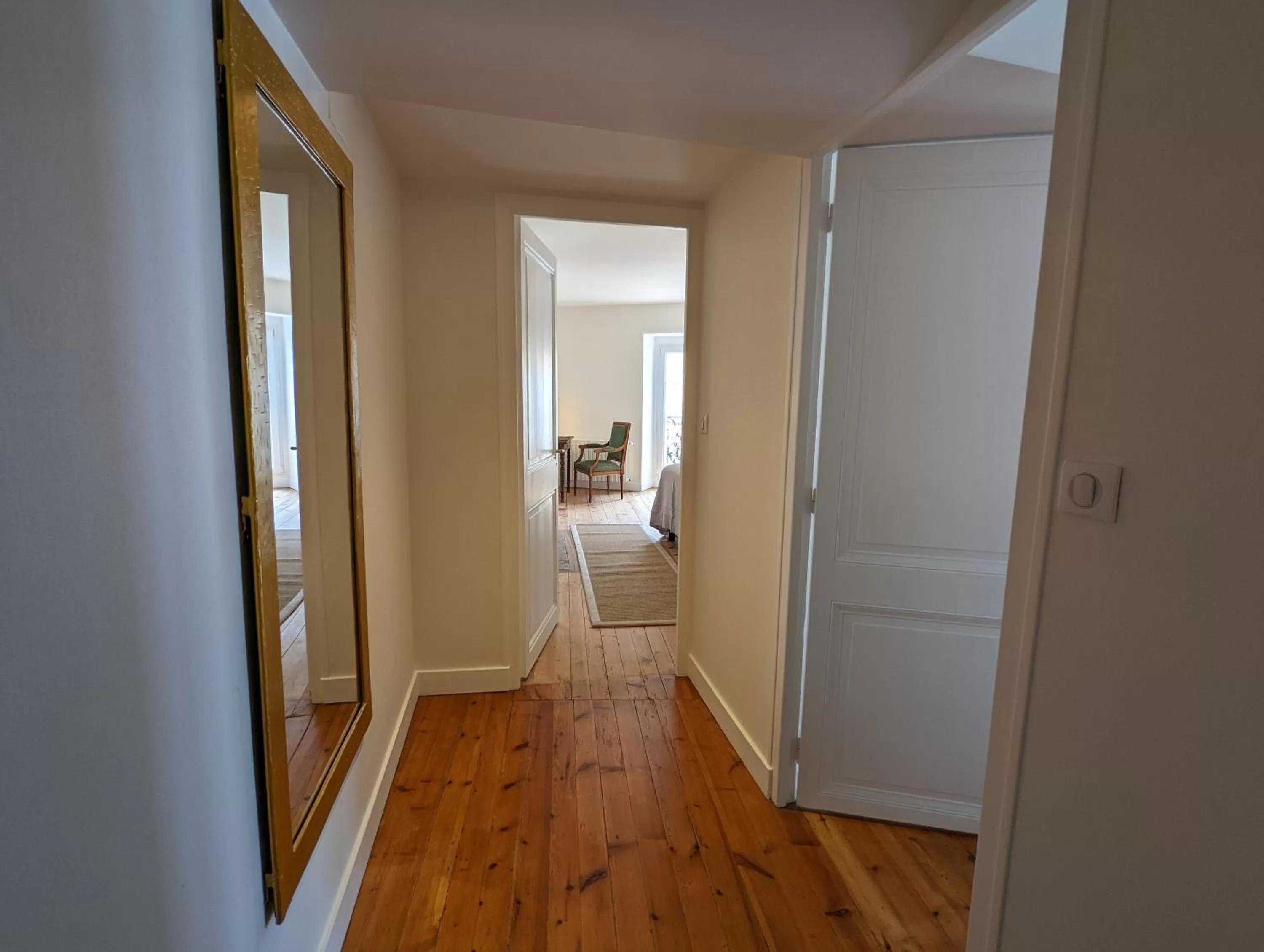 Triple Room with Private Bathroom in Logis des Tourelles