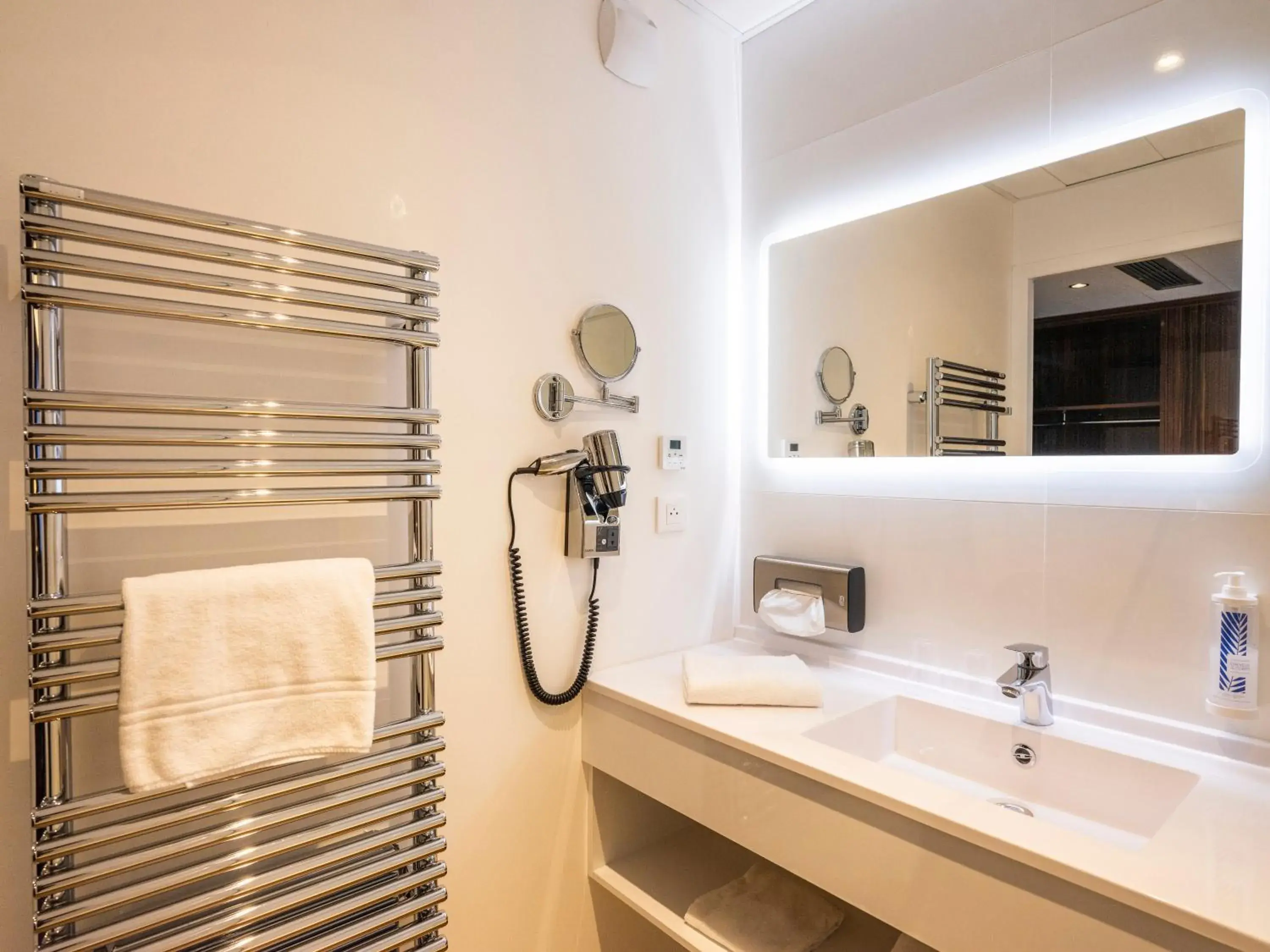 Budget Twin Room in Westotel Le Pouliguen Budget Twin Room in Westotel Le Pouliguen