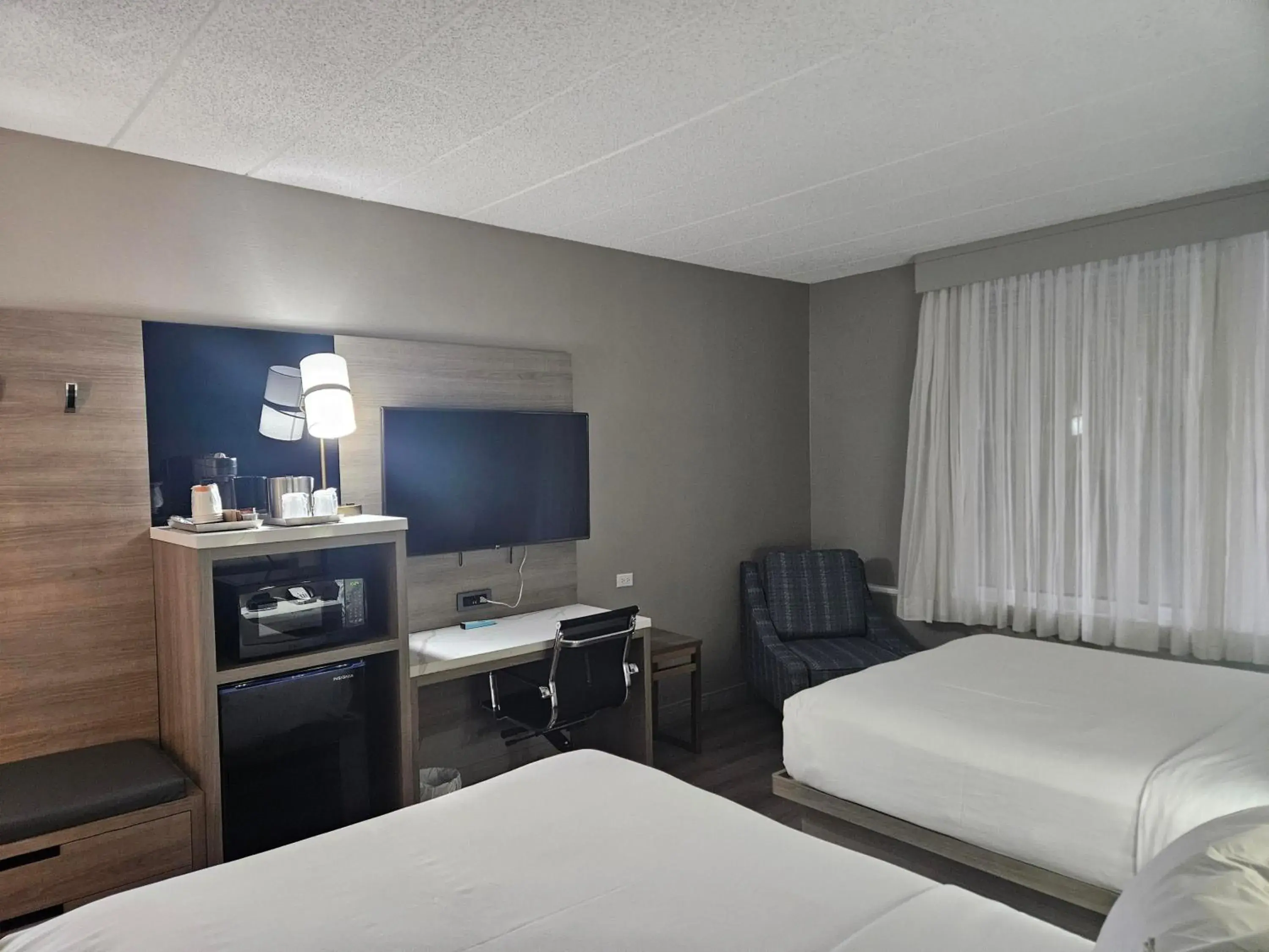Bedroom, Bed in Radisson Hotel Montreal Airport