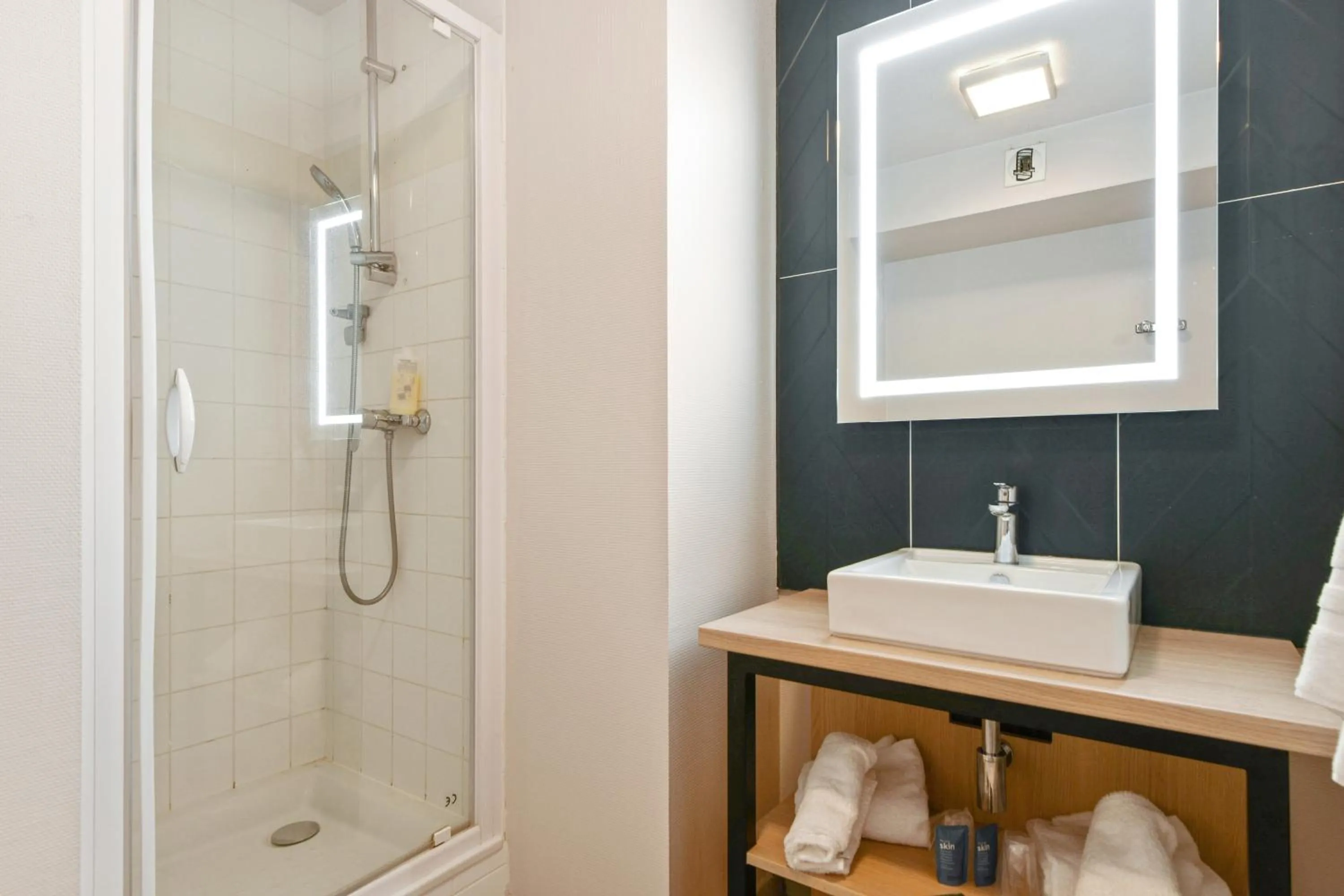 Bathroom in Appart'City Confort Lille Grand Palais