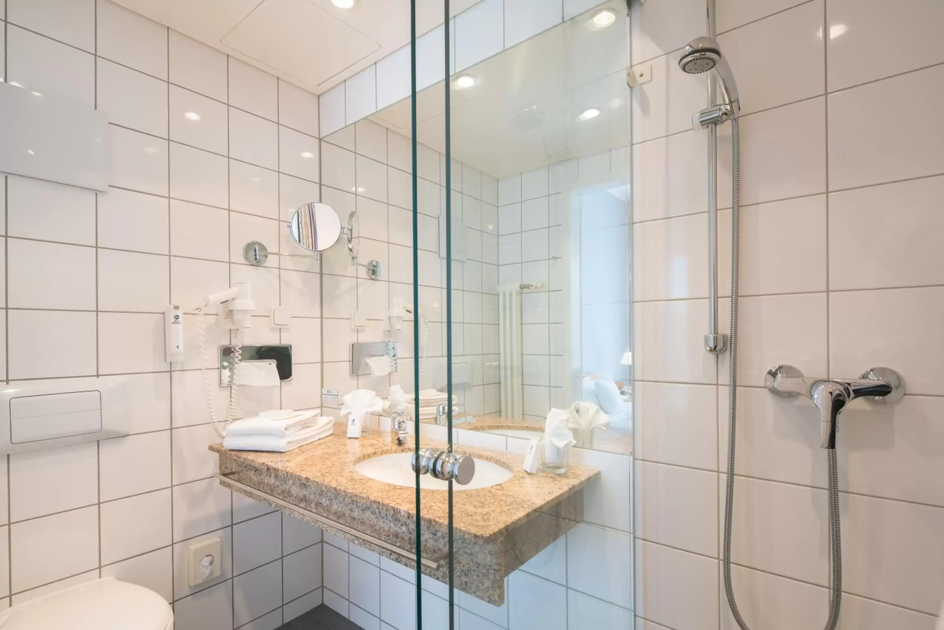 Photo of the whole room, Bathroom in Best Western Hotel Am Straßberger Tor