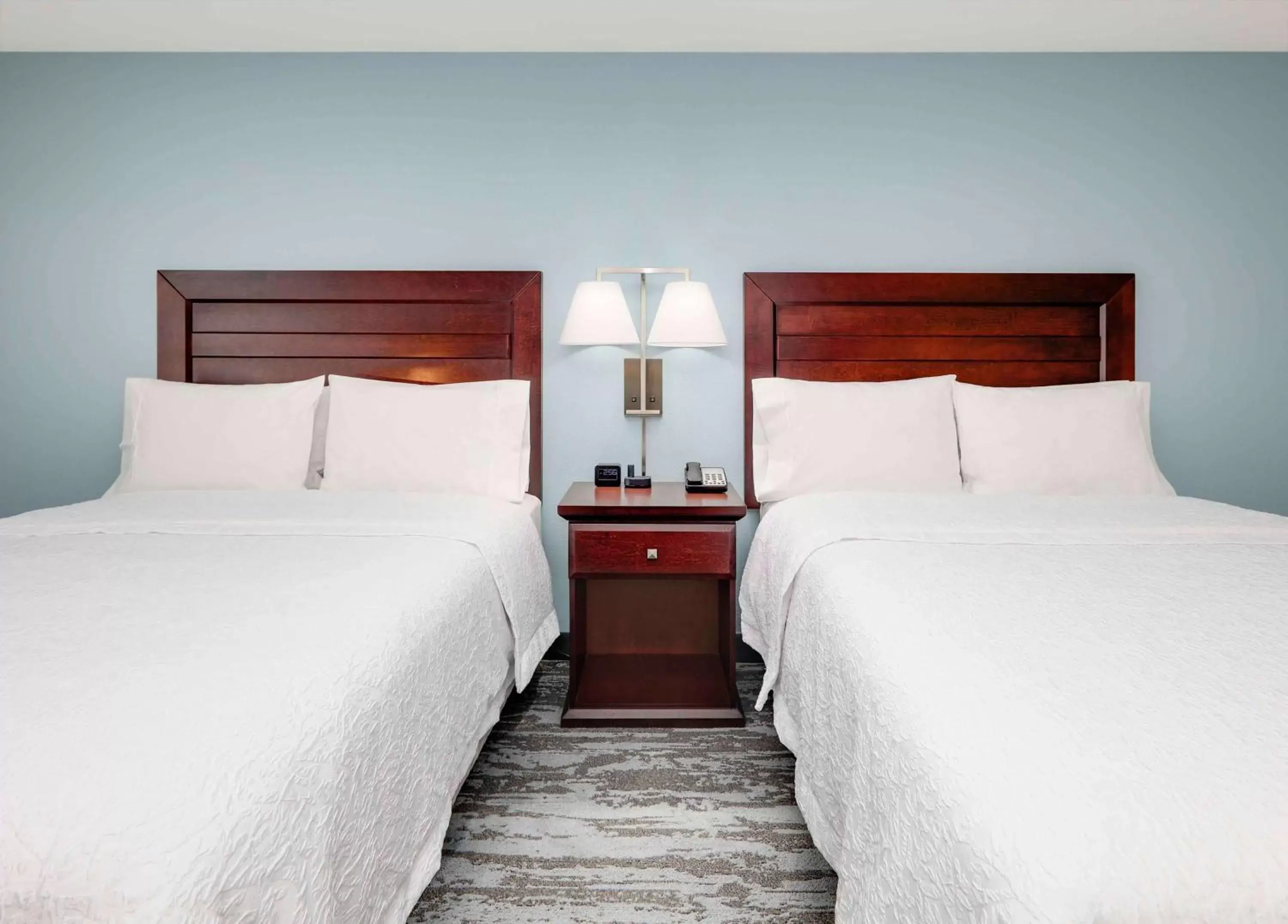 Bed in Hampton Inn & Suites Dallas-Arlington-South