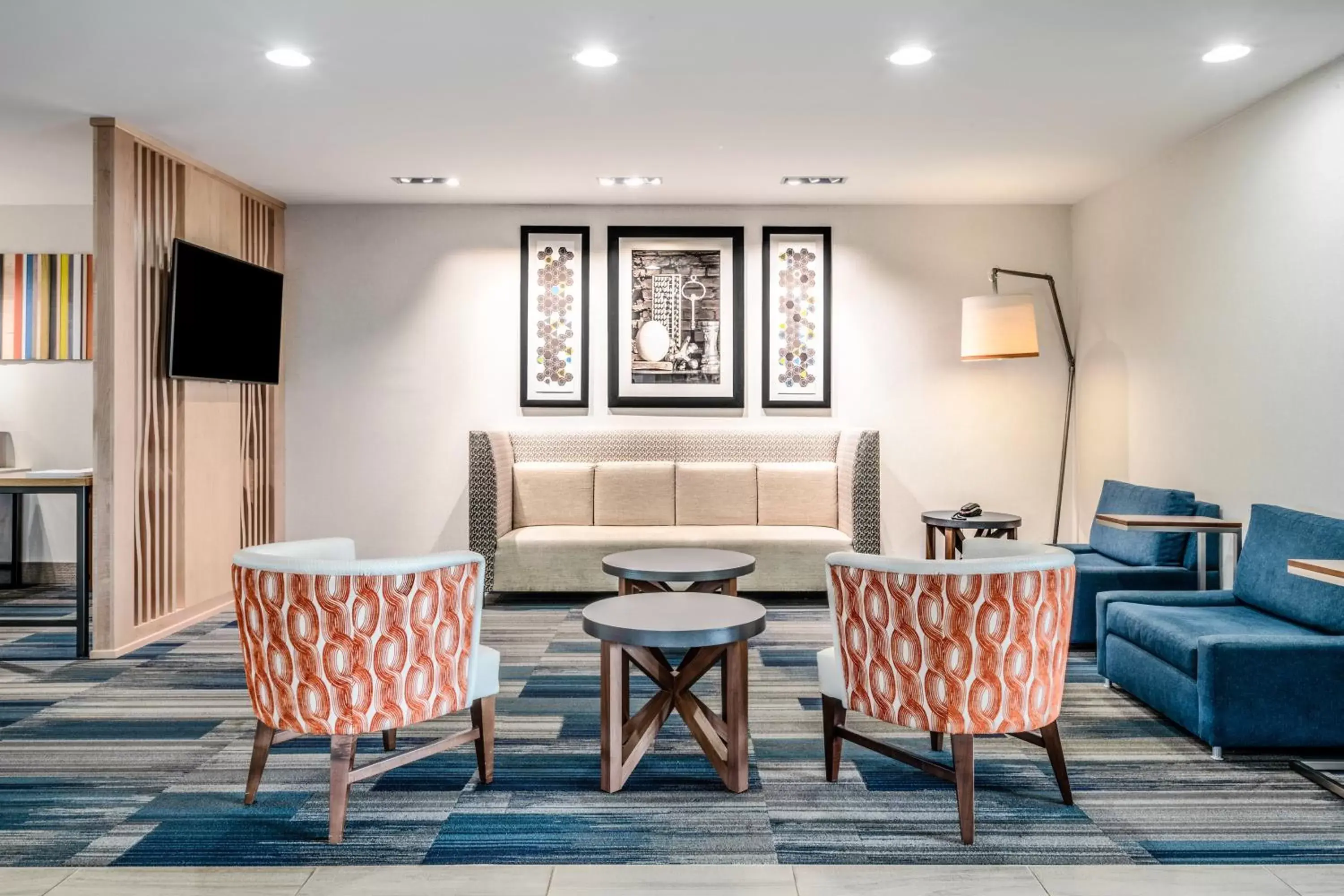 Lobby or reception, Seating Area in Holiday Inn Express Hotel & Suites Tappahannock, an IHG Hotel