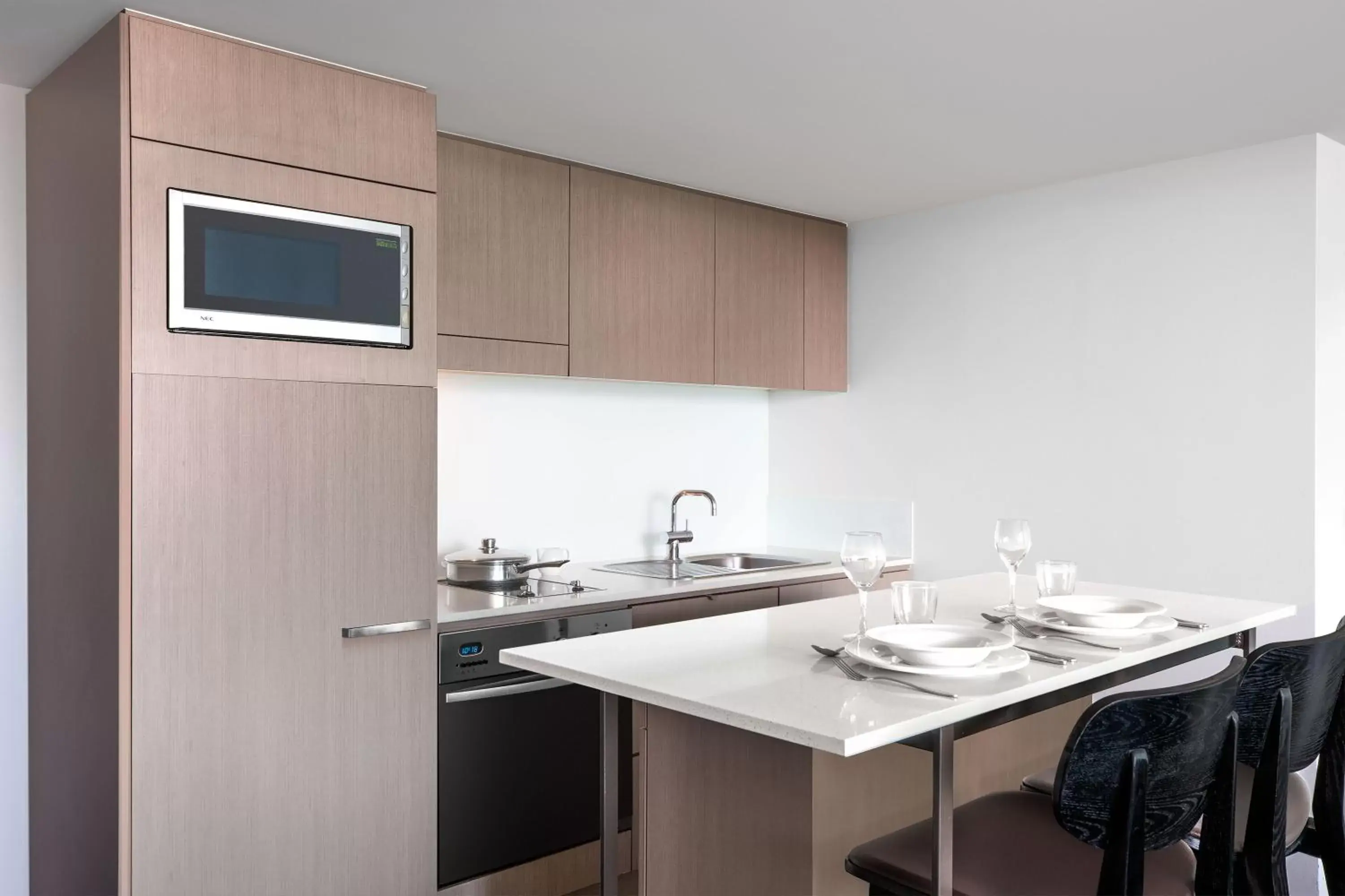 Kitchen or kitchenette, Kitchen/Kitchenette in Mantra South Bank Brisbane