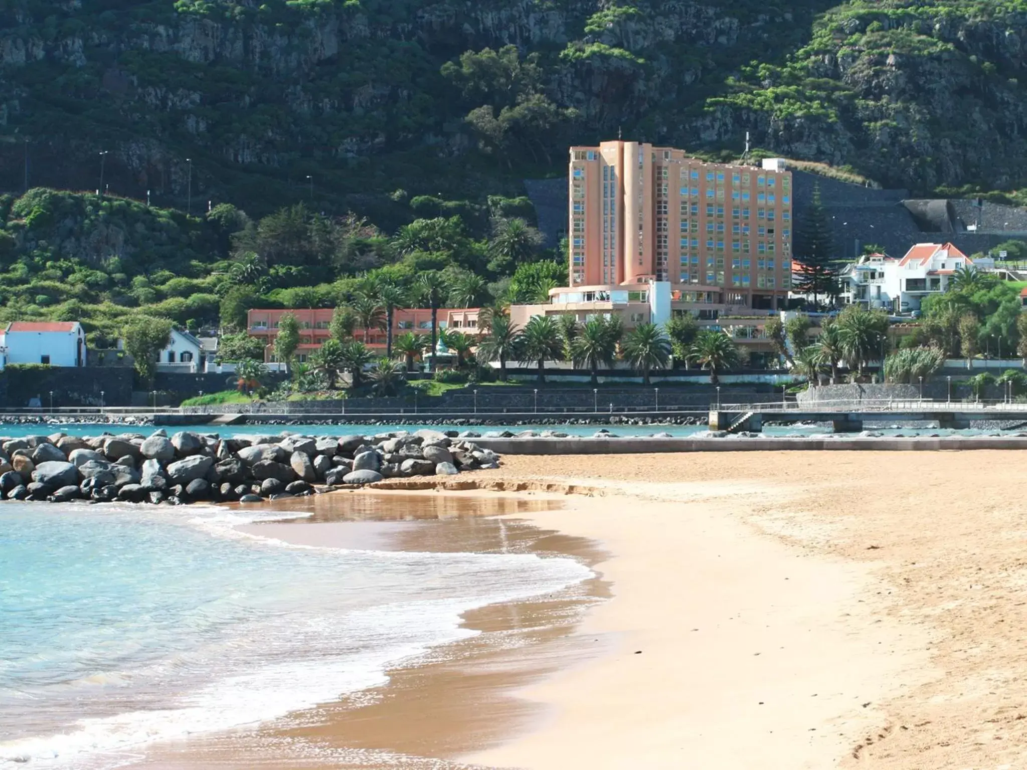 Area and facilities, Beach in Dom Pedro Madeira
