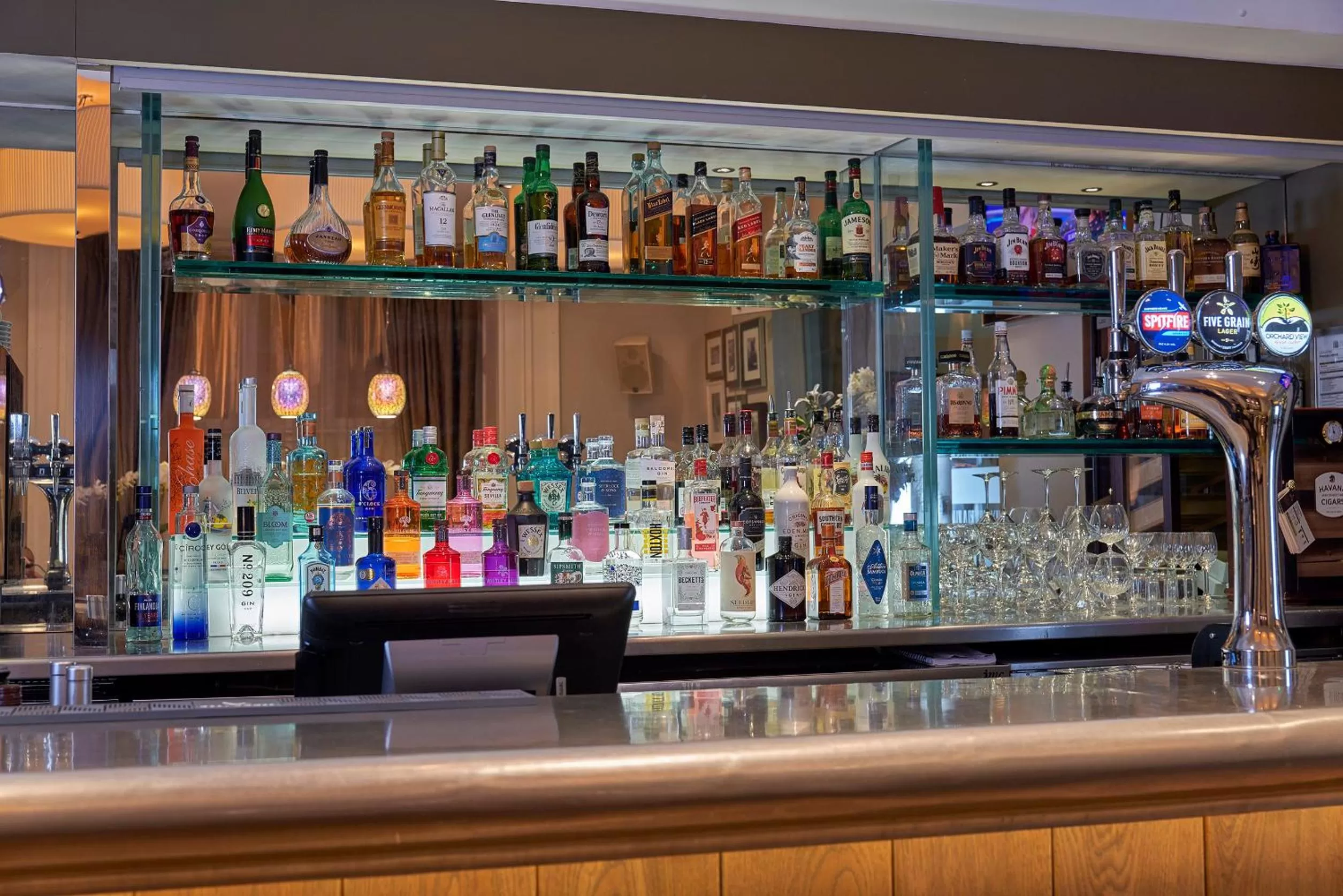 Restaurant/places to eat in Mandolay Hotel Guildford