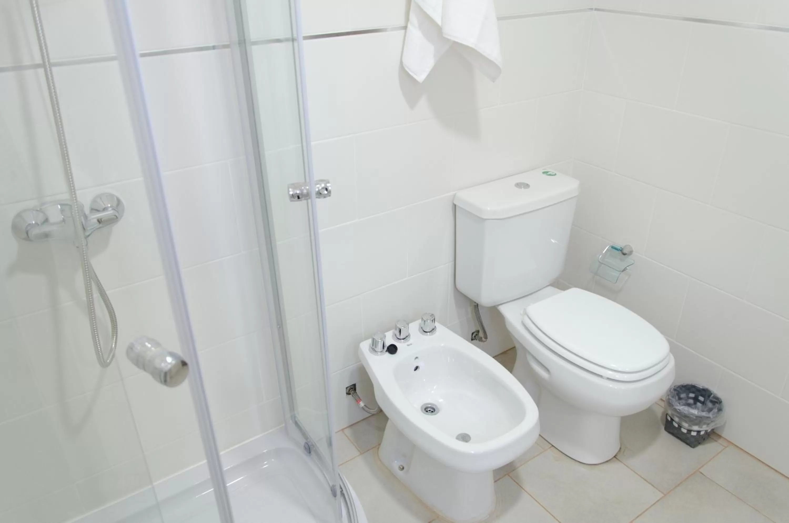 Shower in Flamenco Bay Apartments