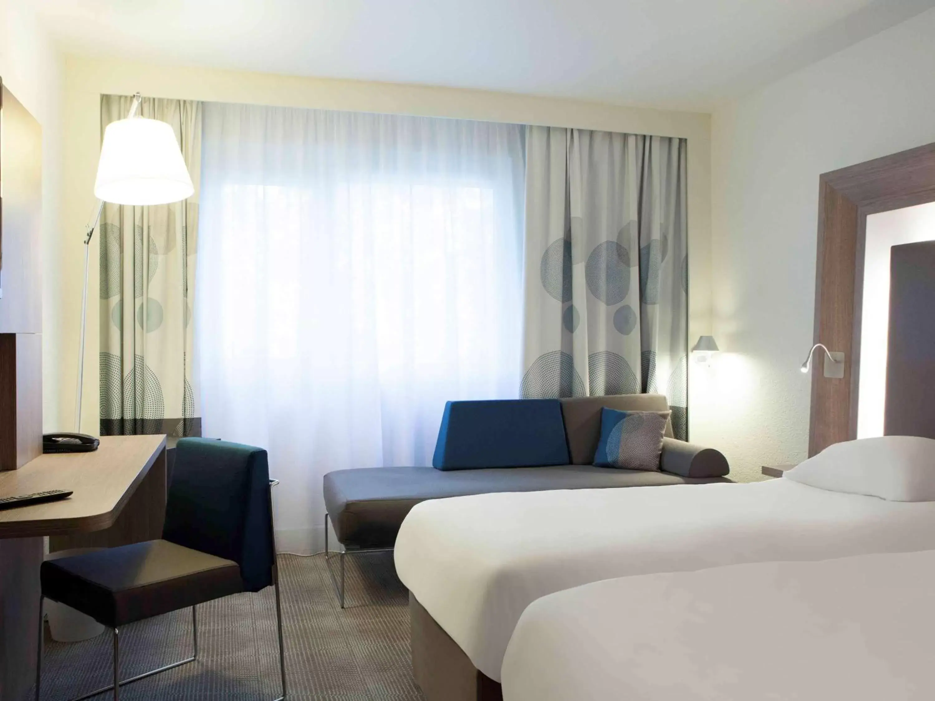 Photo of the whole room, Bed in Novotel Paris 17