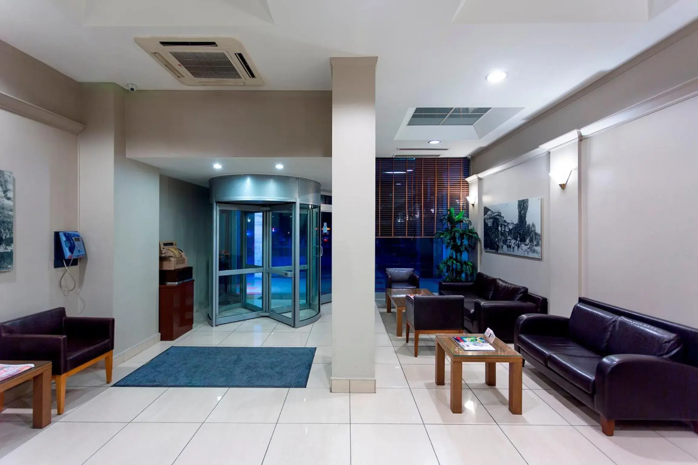 Property building, Lobby/Reception in Kent Hotel