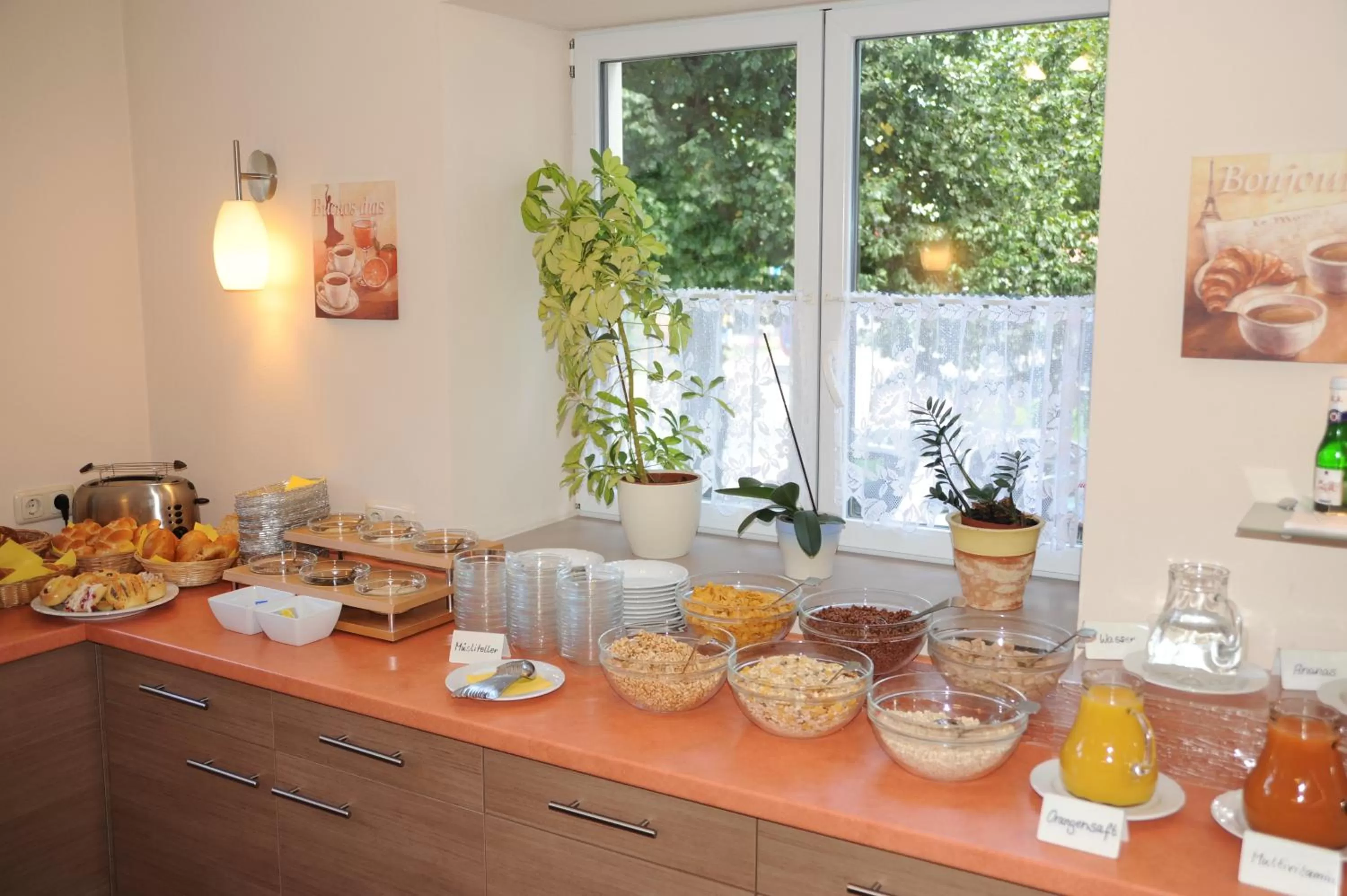 Buffet breakfast in Hotel Post - regionales großes Frühstücksbuffet - auch GF & LF